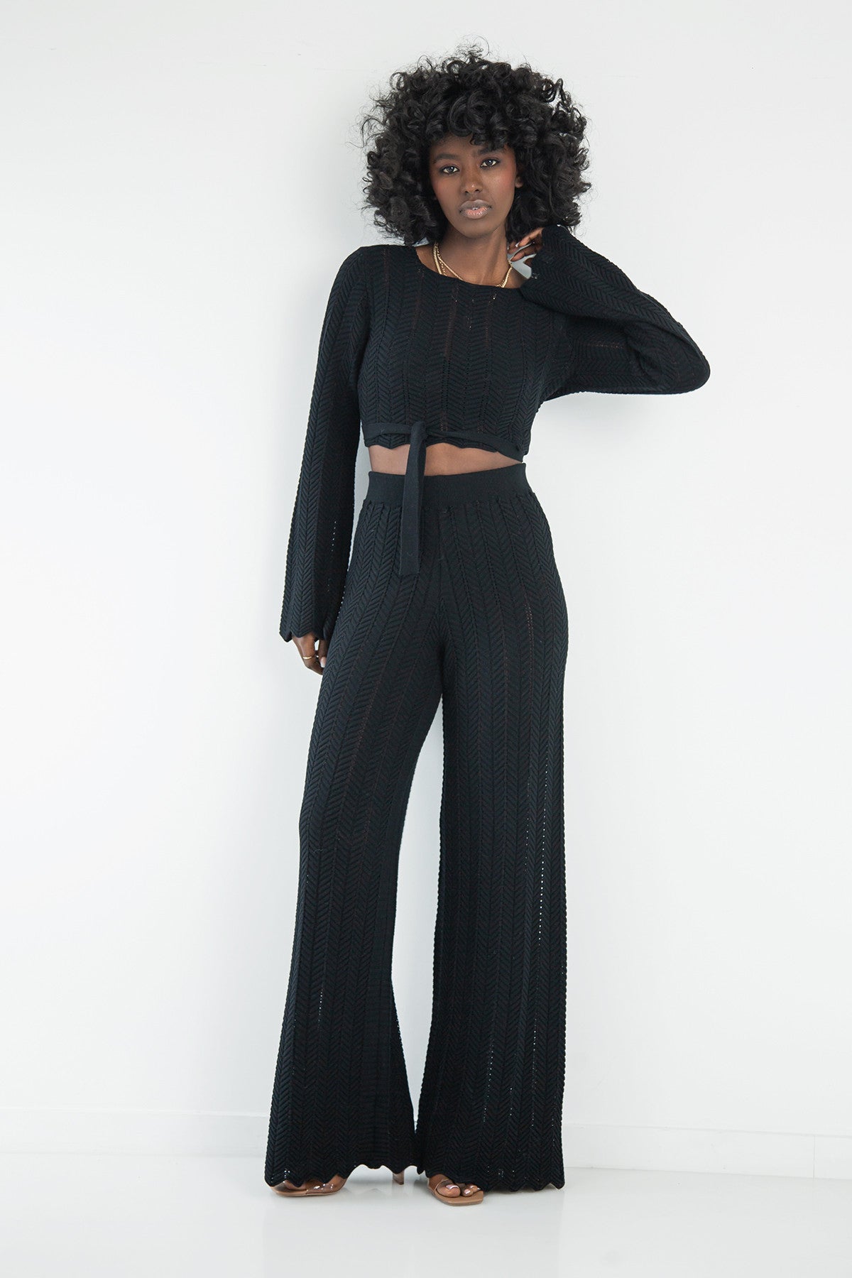 Komplet długie spodnie ażurowe i bluzka wiązana czarny - 2