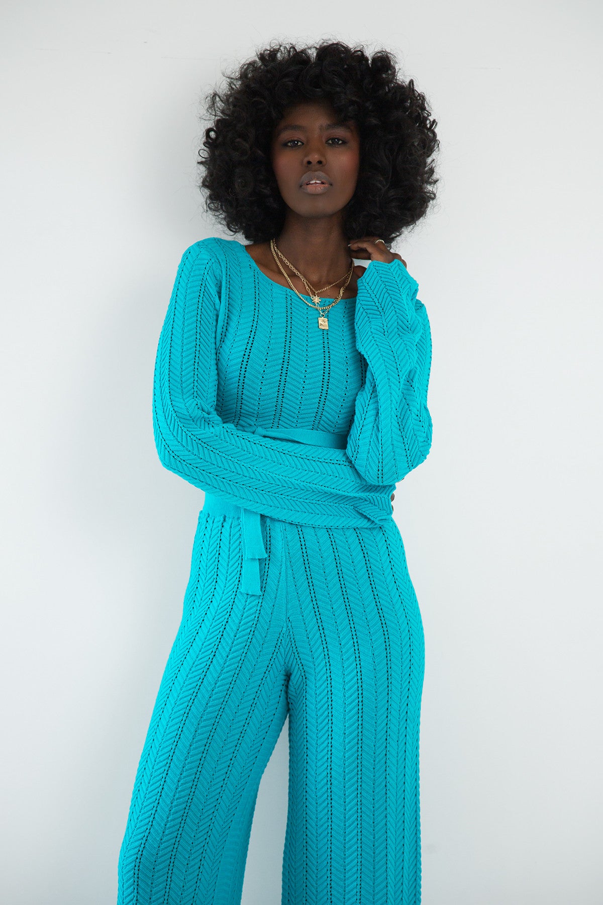 Komplet długie spodnie ażurowe i bluzka wiązana niebieski - 4