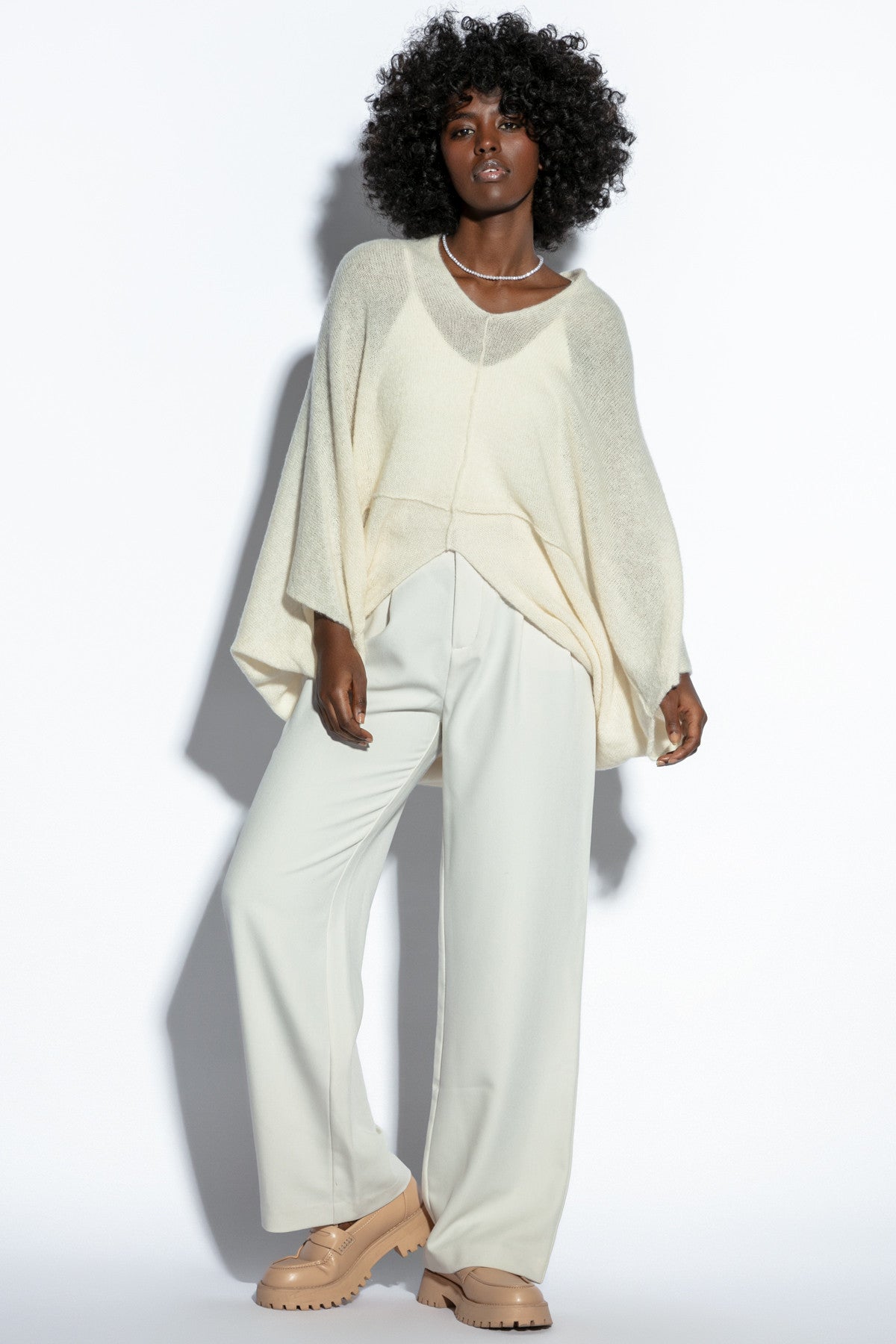 Luźny elegancki jedwabny sweter narzutka ecru - 5