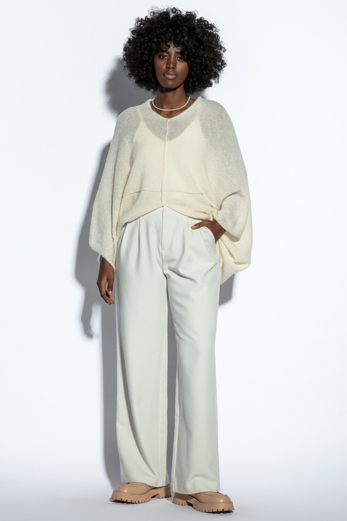 Luźny elegancki jedwabny sweter narzutka ecru - 3