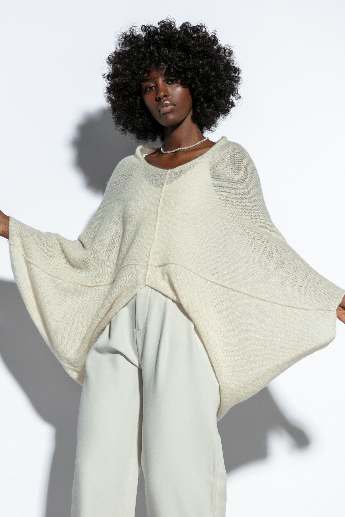 Luźny elegancki jedwabny sweter narzutka ecru - 6