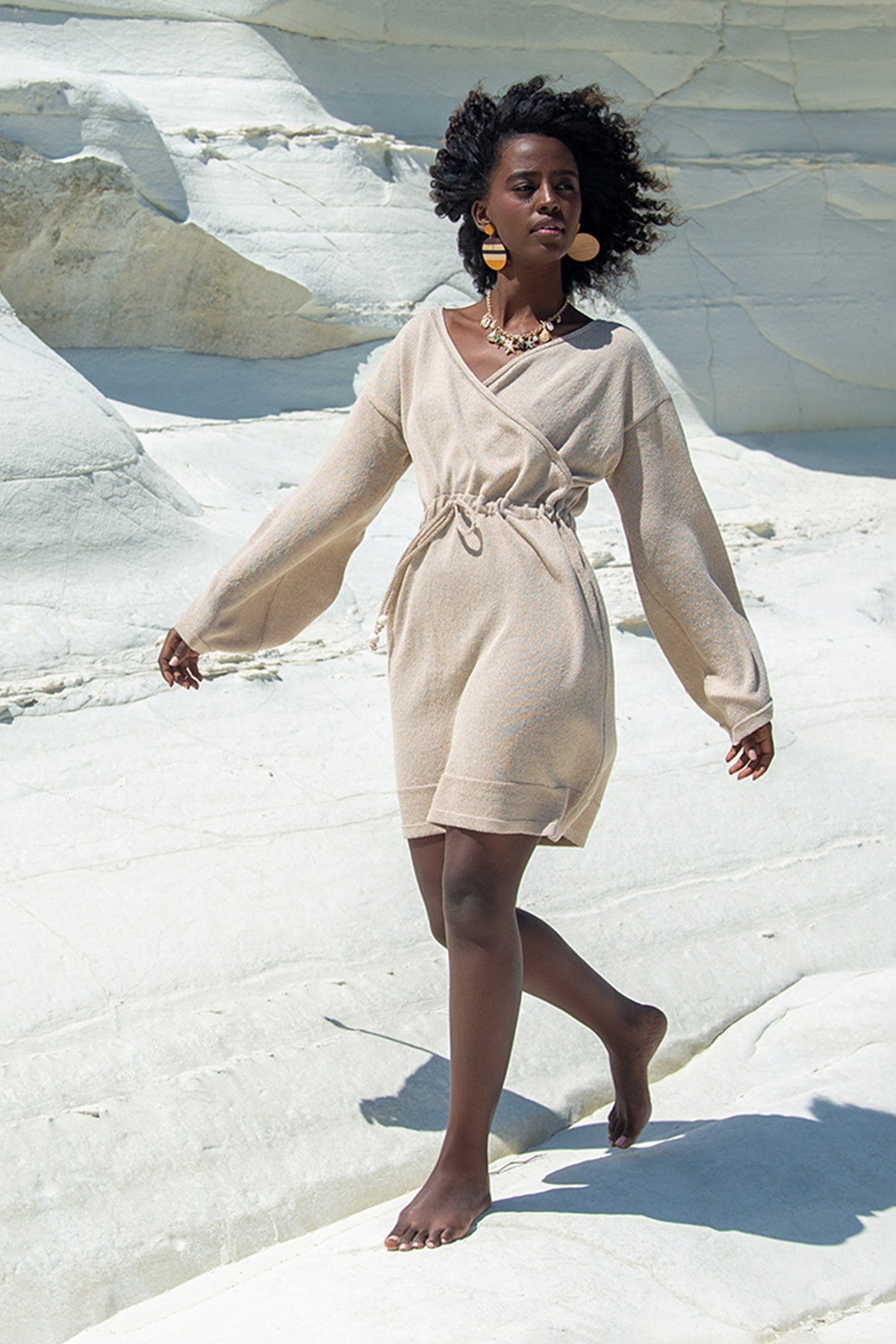 Sukienka kopertowa w stylu boho beżowy - 2