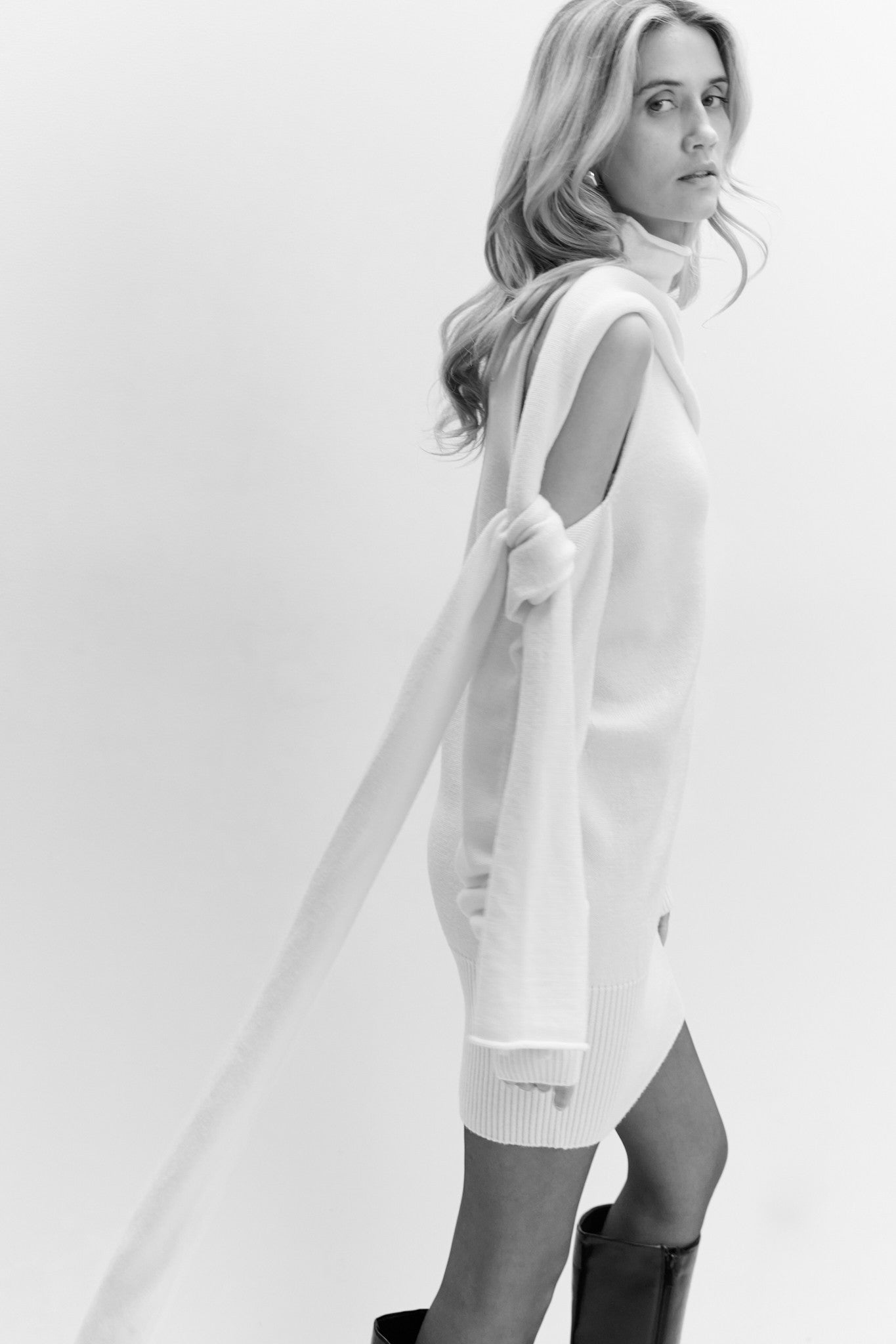 Sukienka sweter z wełny merynos Endless Form ecru - 13