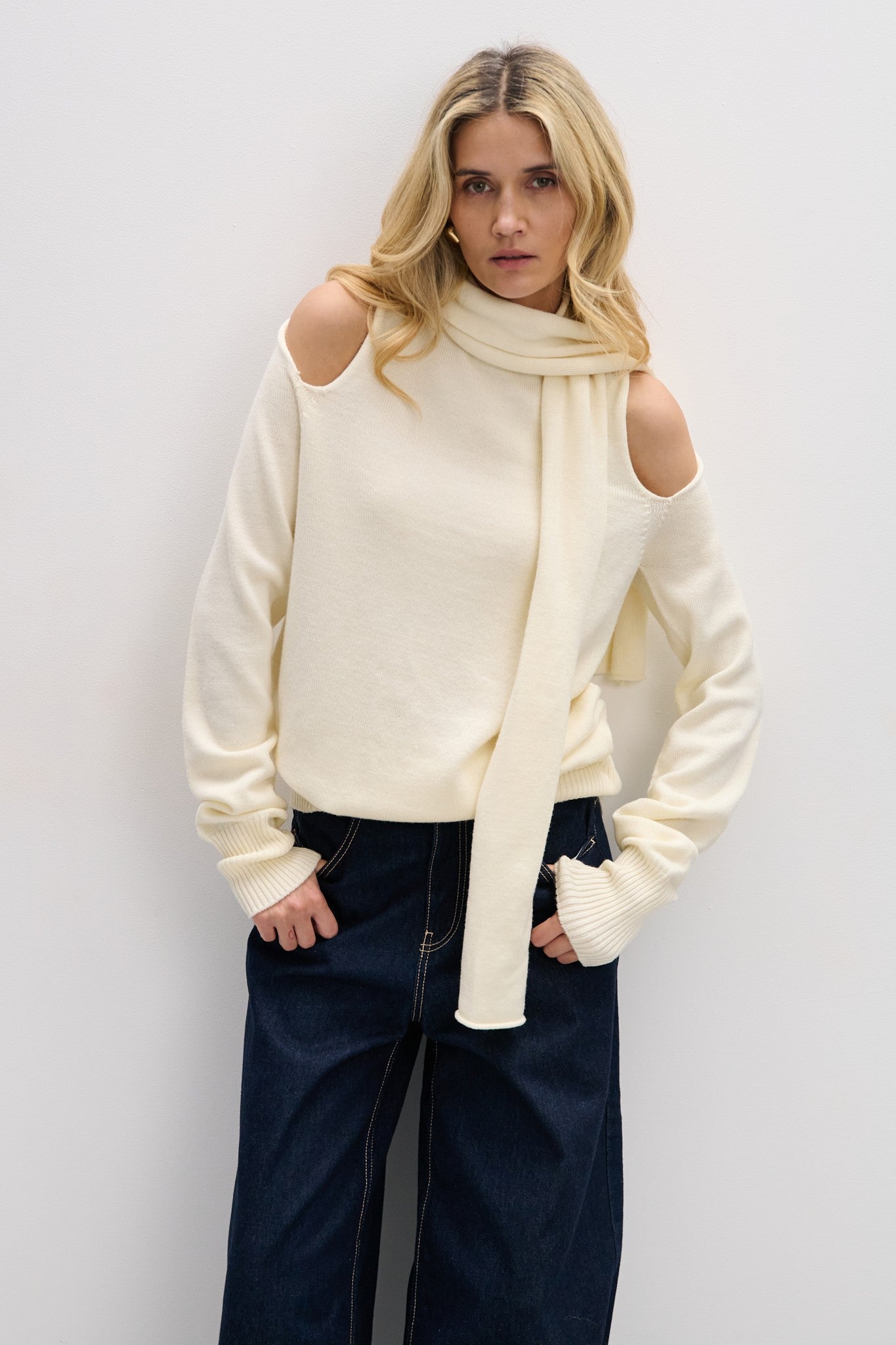 Sukienka sweter z wełny merynos Endless Form ecru - 8