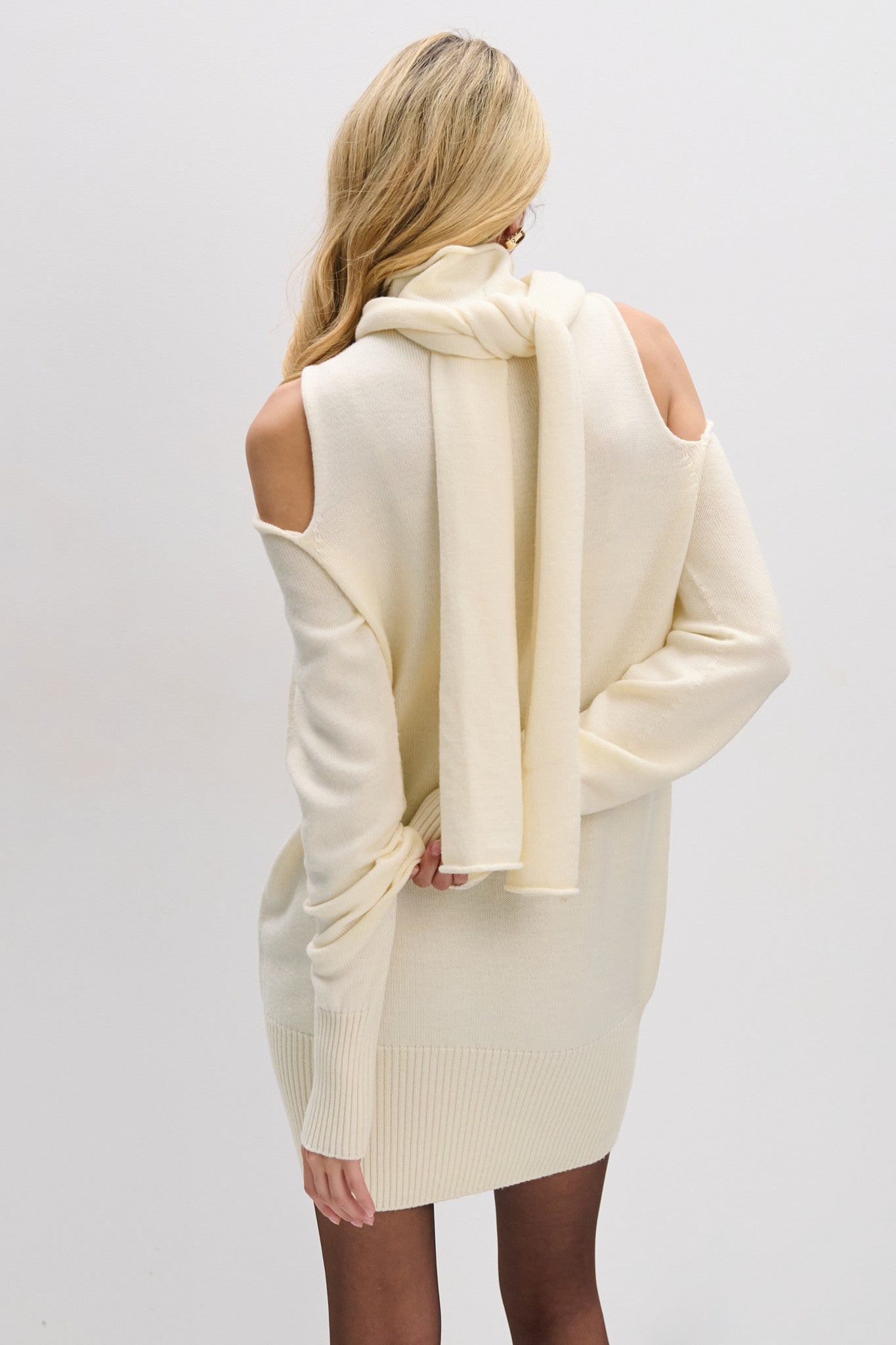 Sukienka sweter z wełny merynos Endless Form ecru - 12