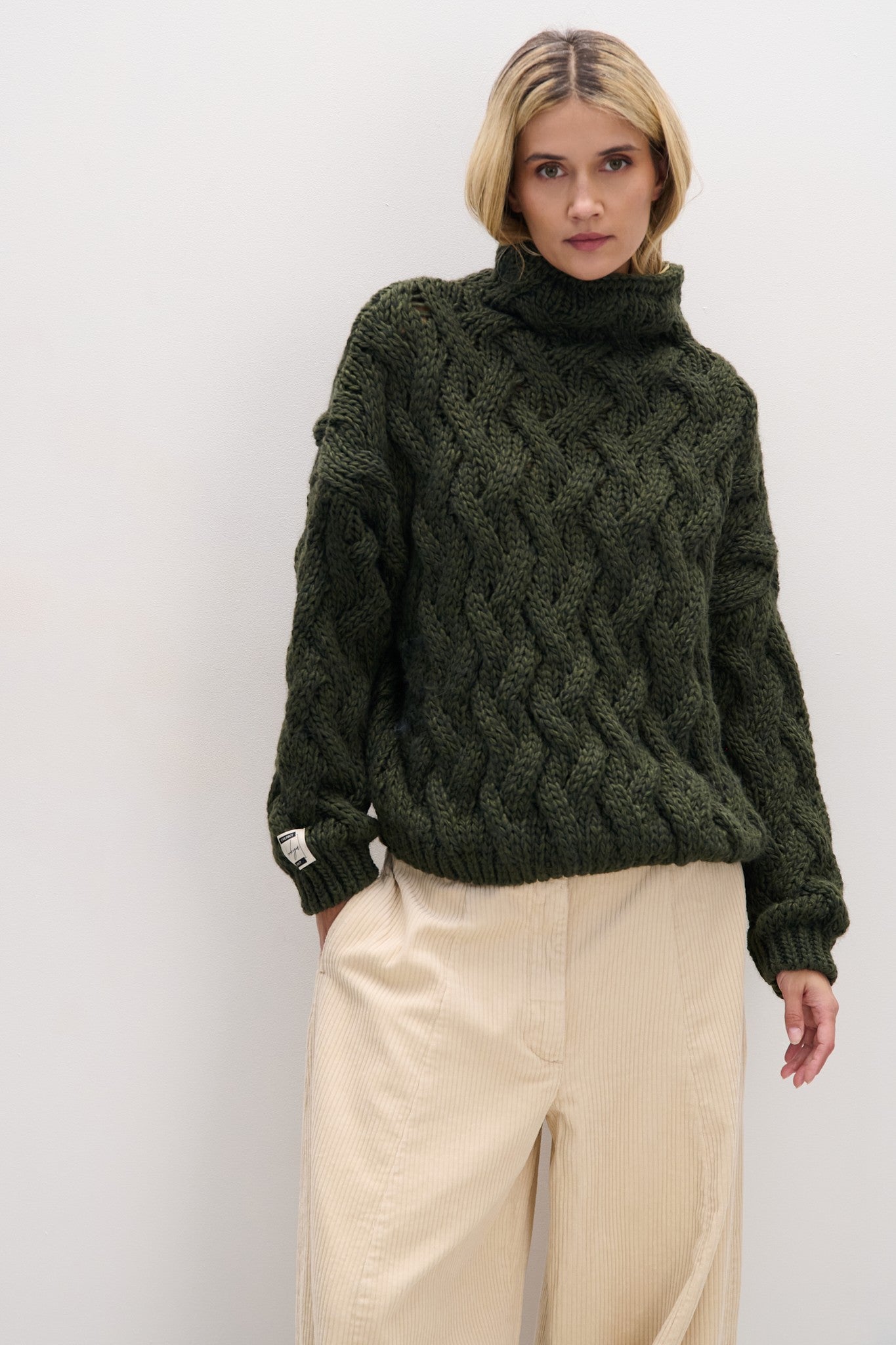 Sweter wełniany gruby z warkoczowym splotem oliwkowy - 1