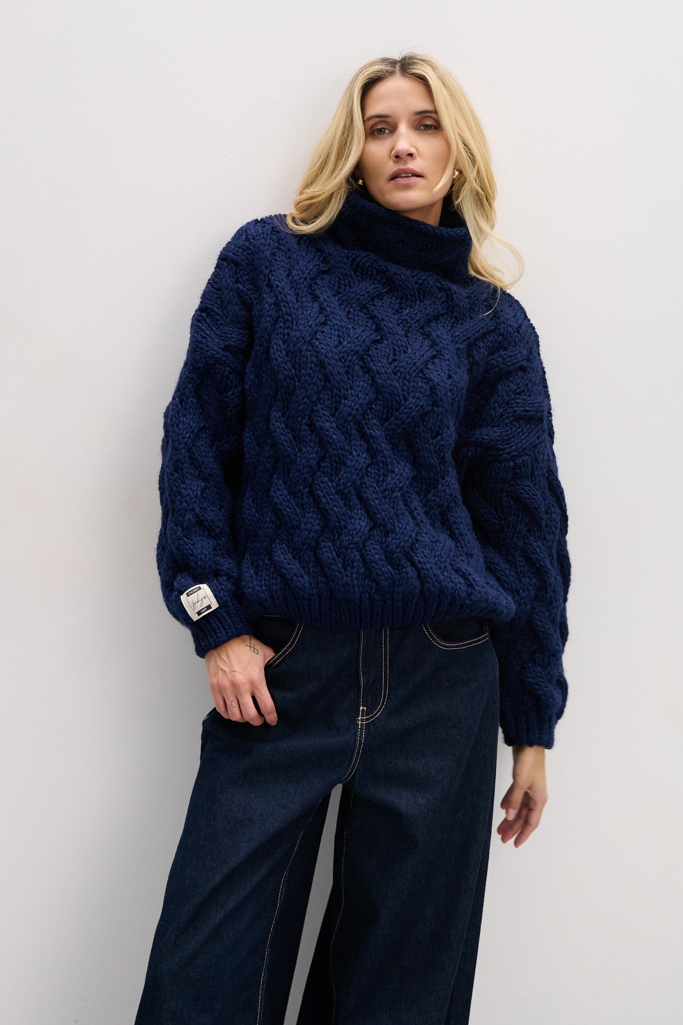 Sweter wełniany gruby z warkoczowym splotem granat granatowy - 1