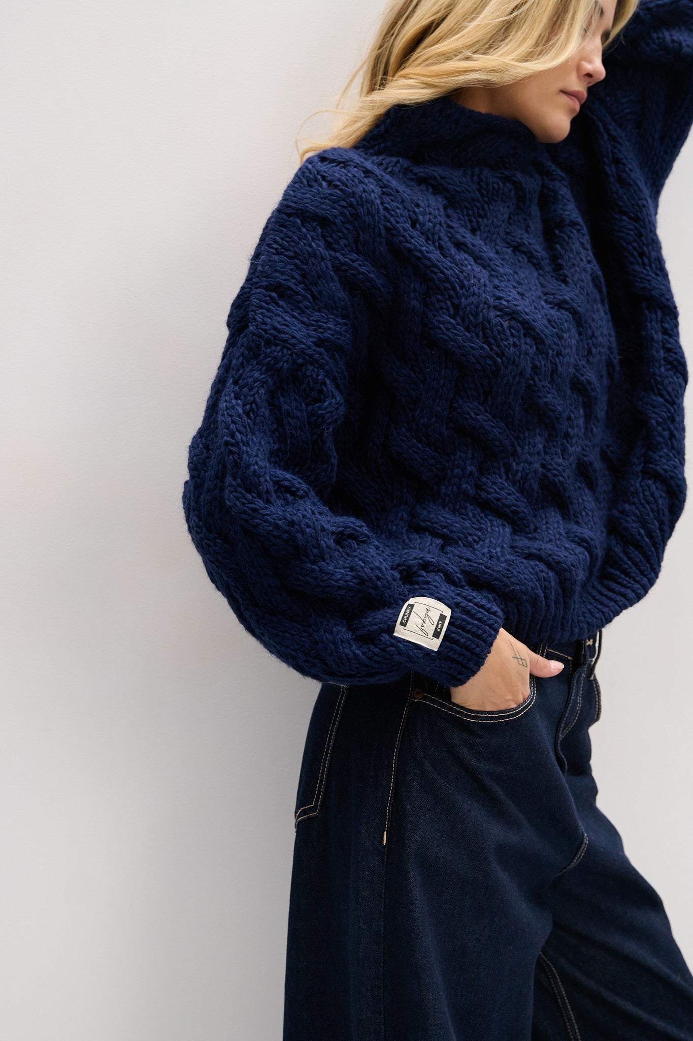 Sweter wełniany gruby z warkoczowym splotem granat granatowy - 2