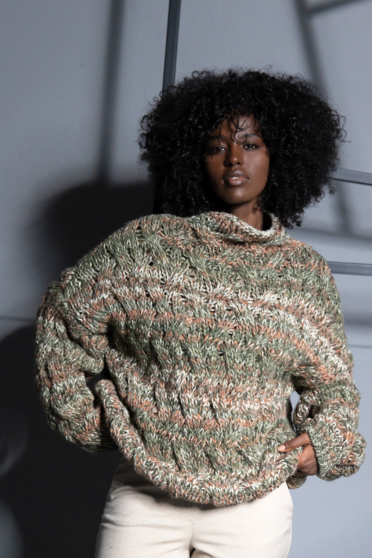 Sweter wełniany o grubym splocie zielony - 1