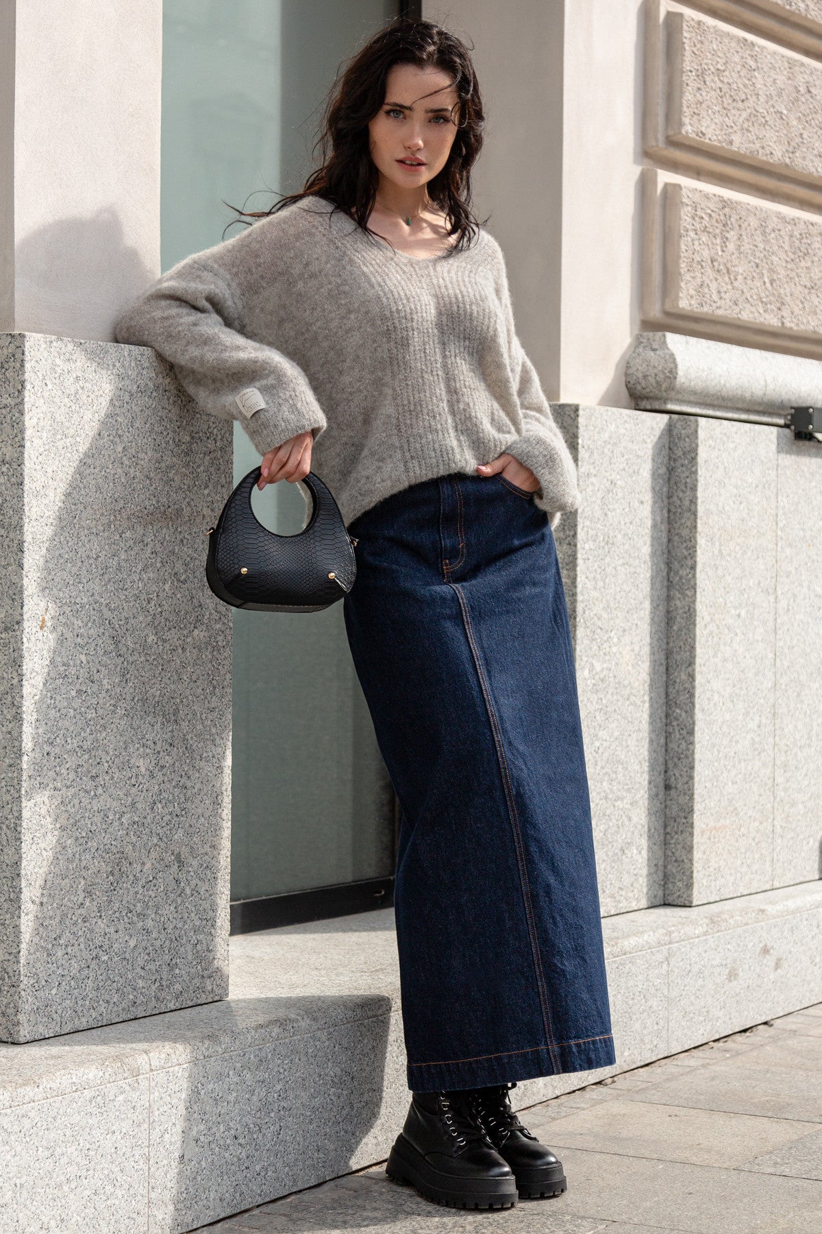 Sweter z dekoltem z wełny alpaki szary - 1