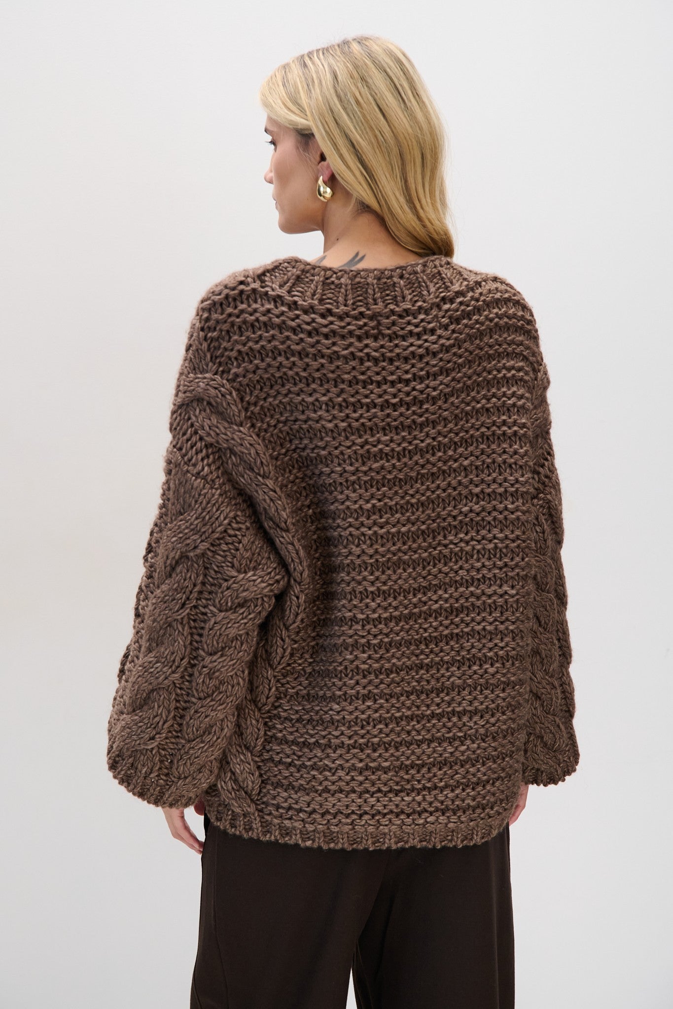 Sweter z grubymi warkoczami CHUNKY KNIT espresso - 5