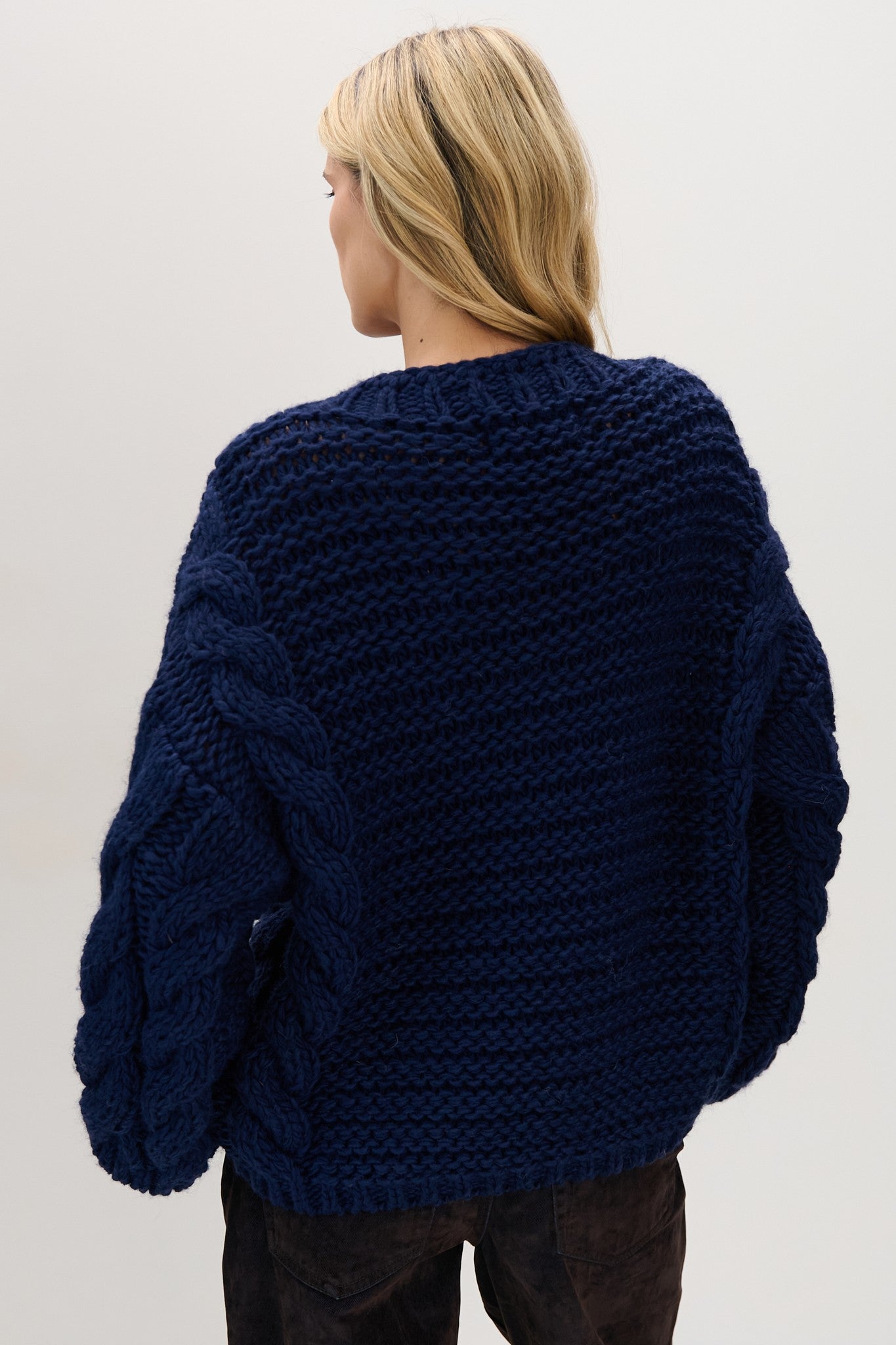 Sweter z grubymi warkoczami CHUNKY KNIT granat granatowy - 5