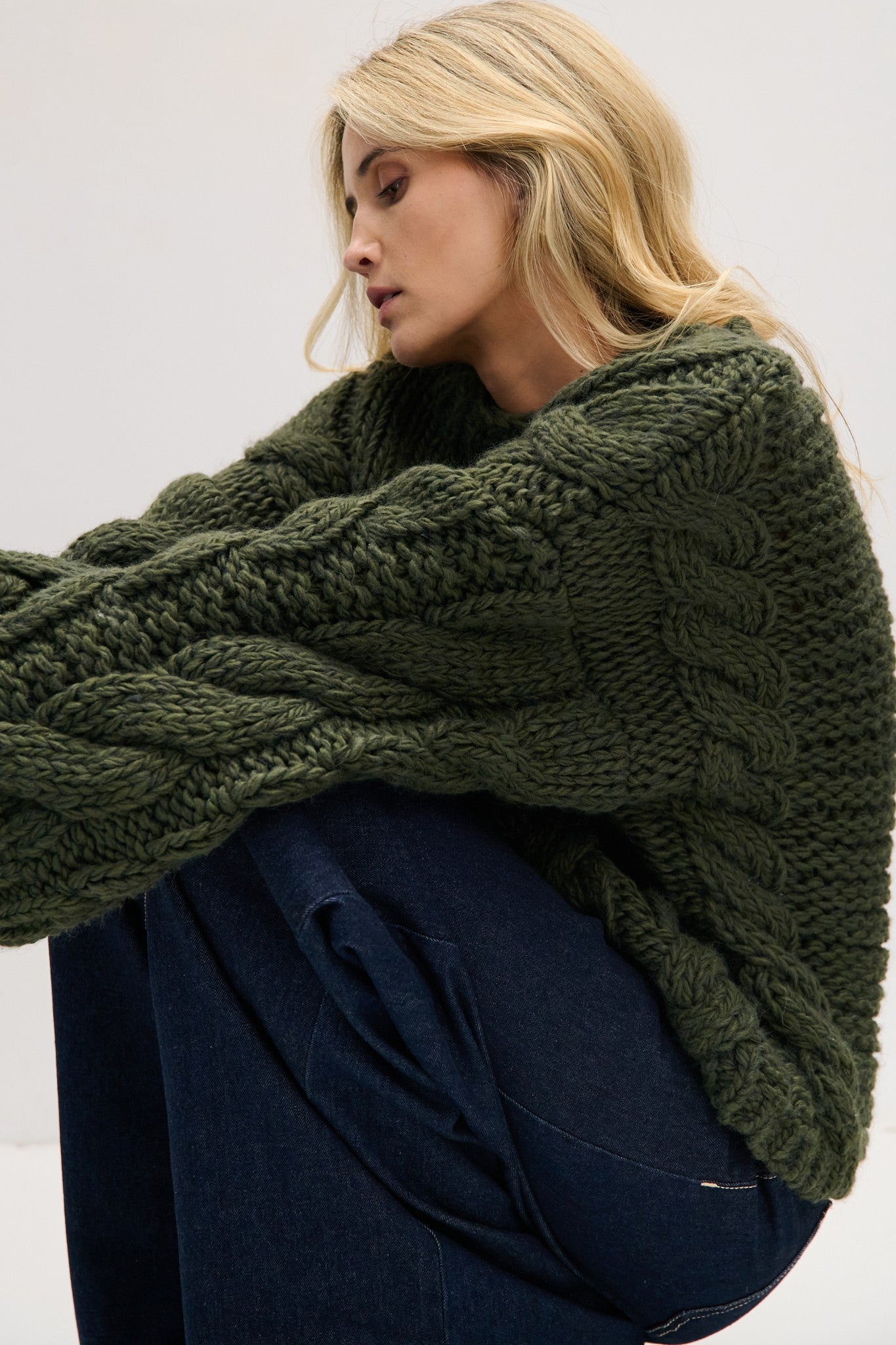 Sweter z grubymi warkoczami CHUNKY KNIT oliwka oliwkowy - 3