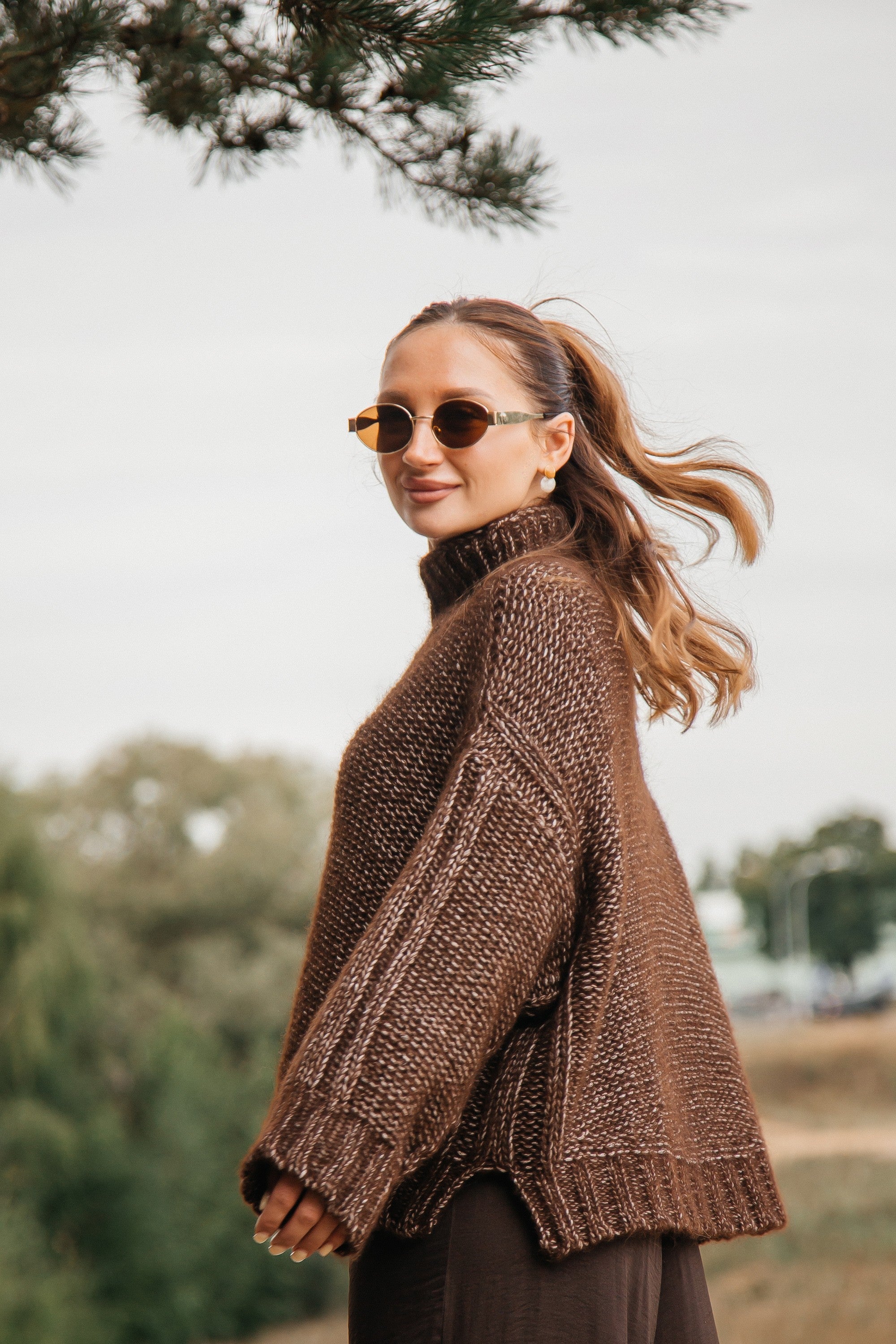 Sweter z niefarbowanej wełny alpaki i bawełny mako brązowy - 5