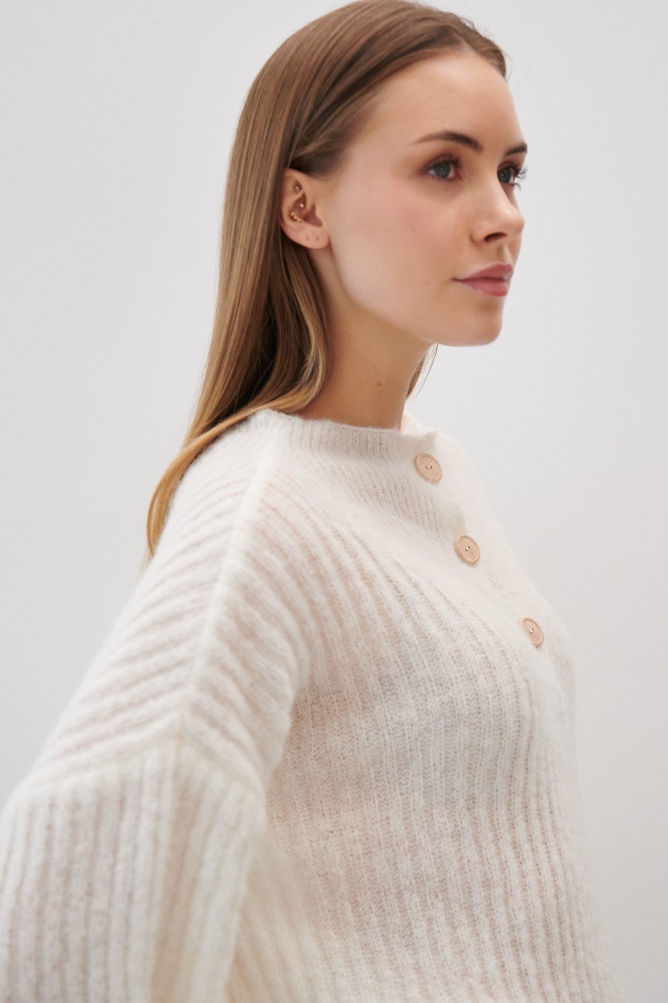 Sweter z wełny alpaki zapinany ecru - 4