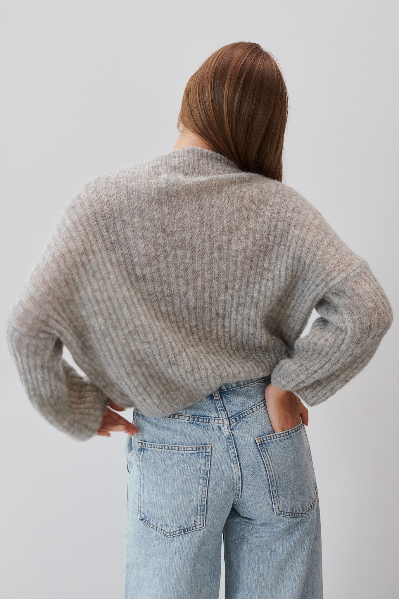 Sweter z wełny alpaki zapinany szary - 4