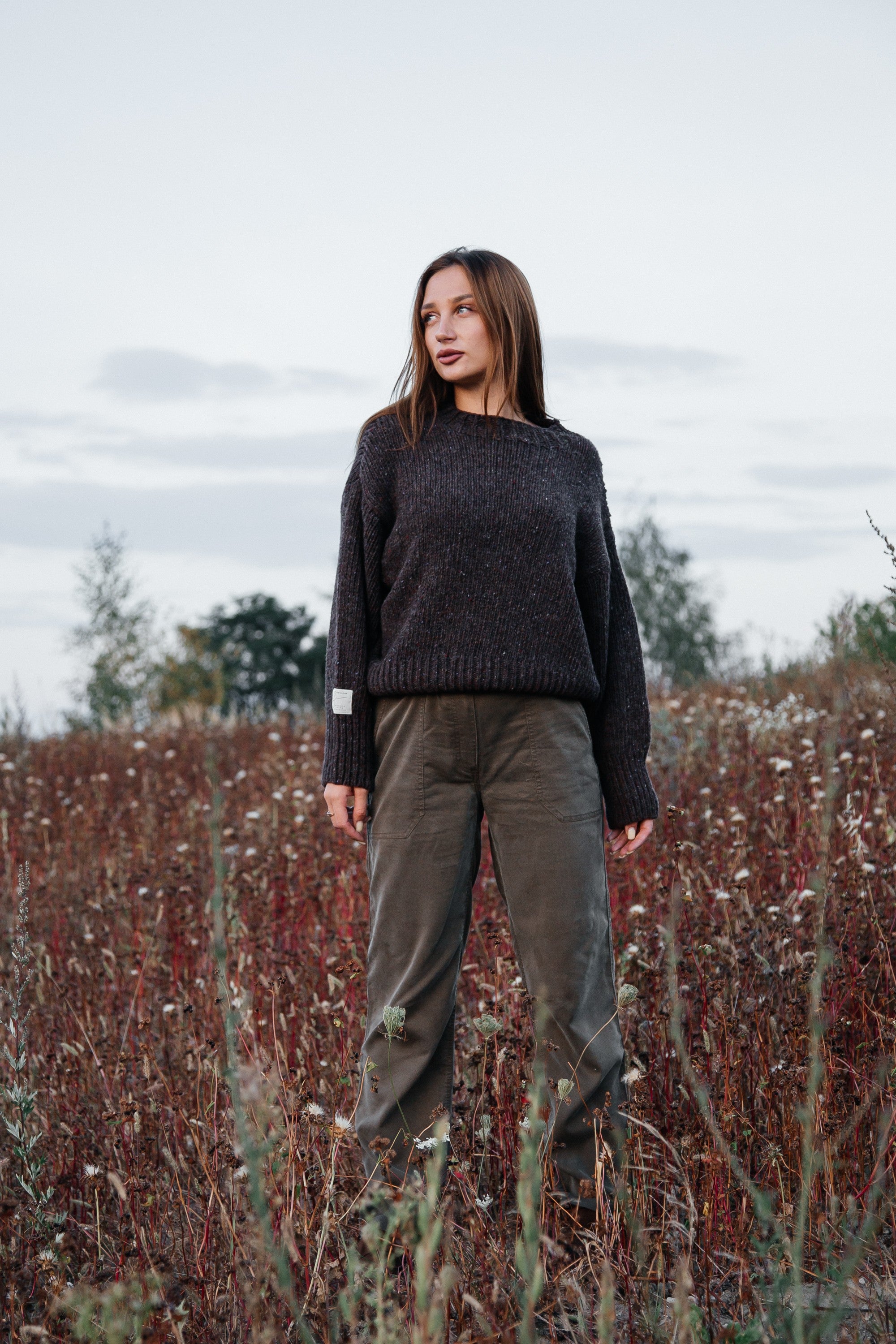 Sweter z wełny Cinnamon Bark brązowy - 2