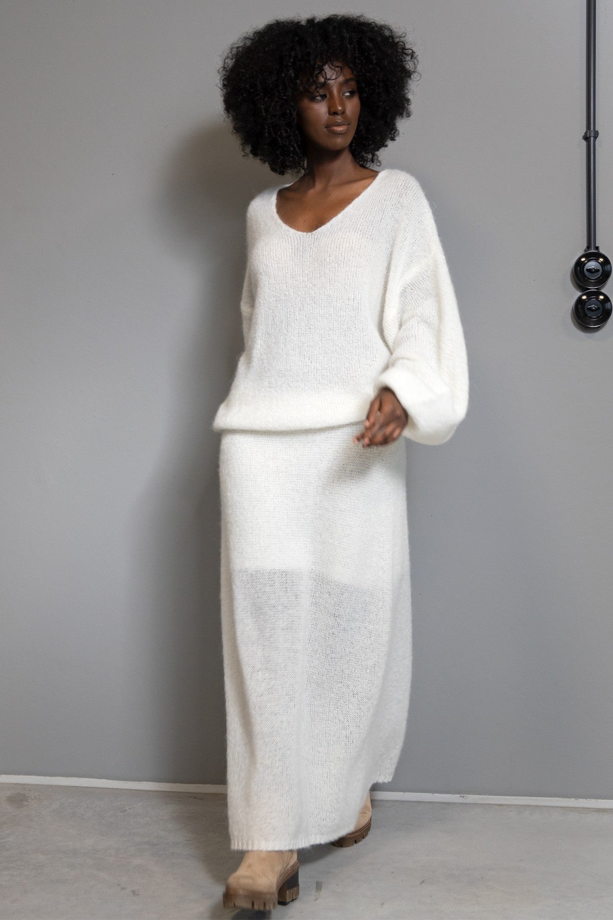 Sweter z wełny ecru - 1