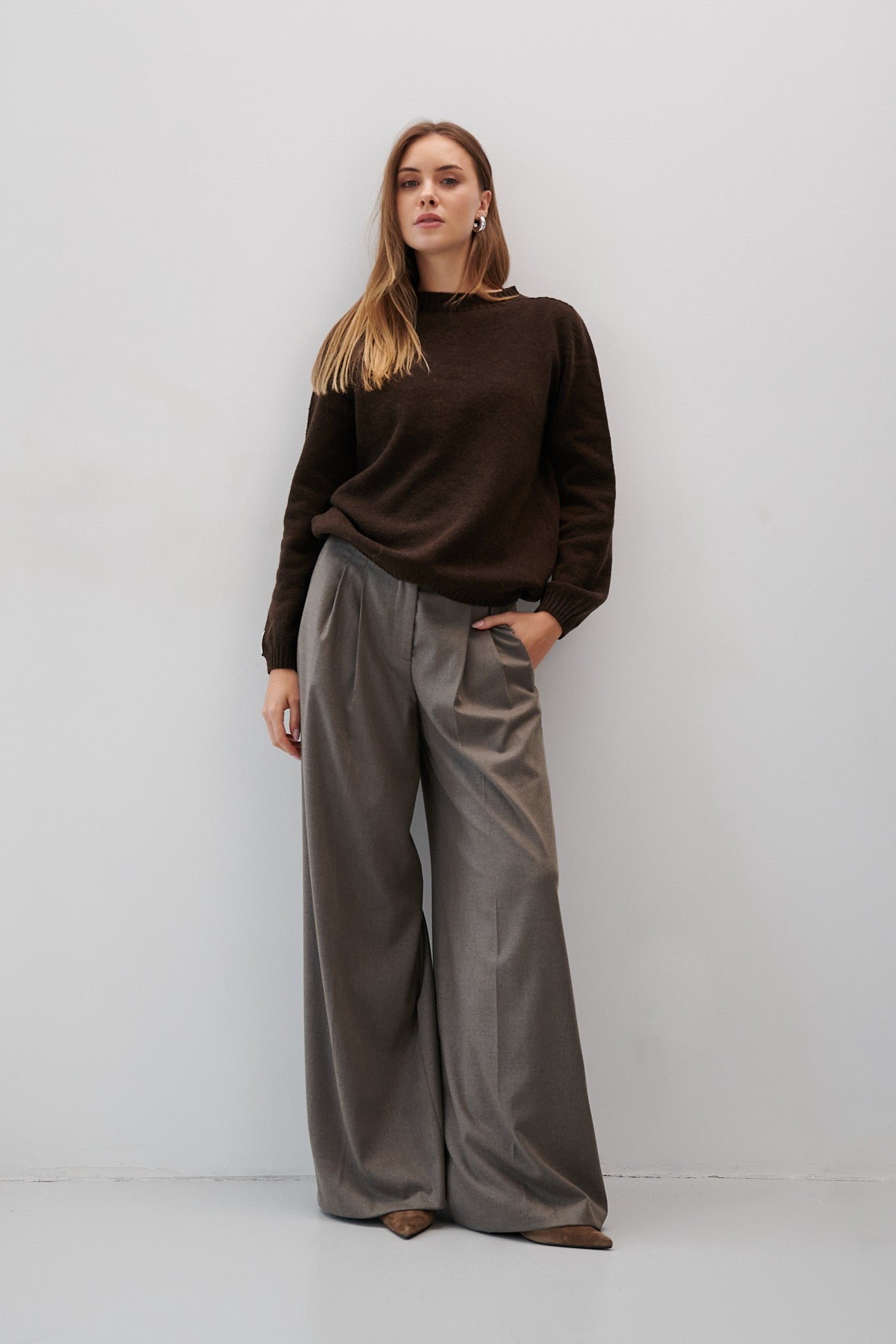 Sweter z wełny merynos czekoladowy - 3