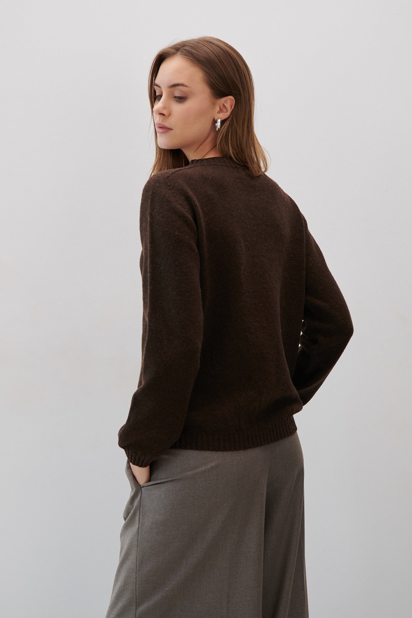 Sweter z wełny merynos czekoladowy - 4