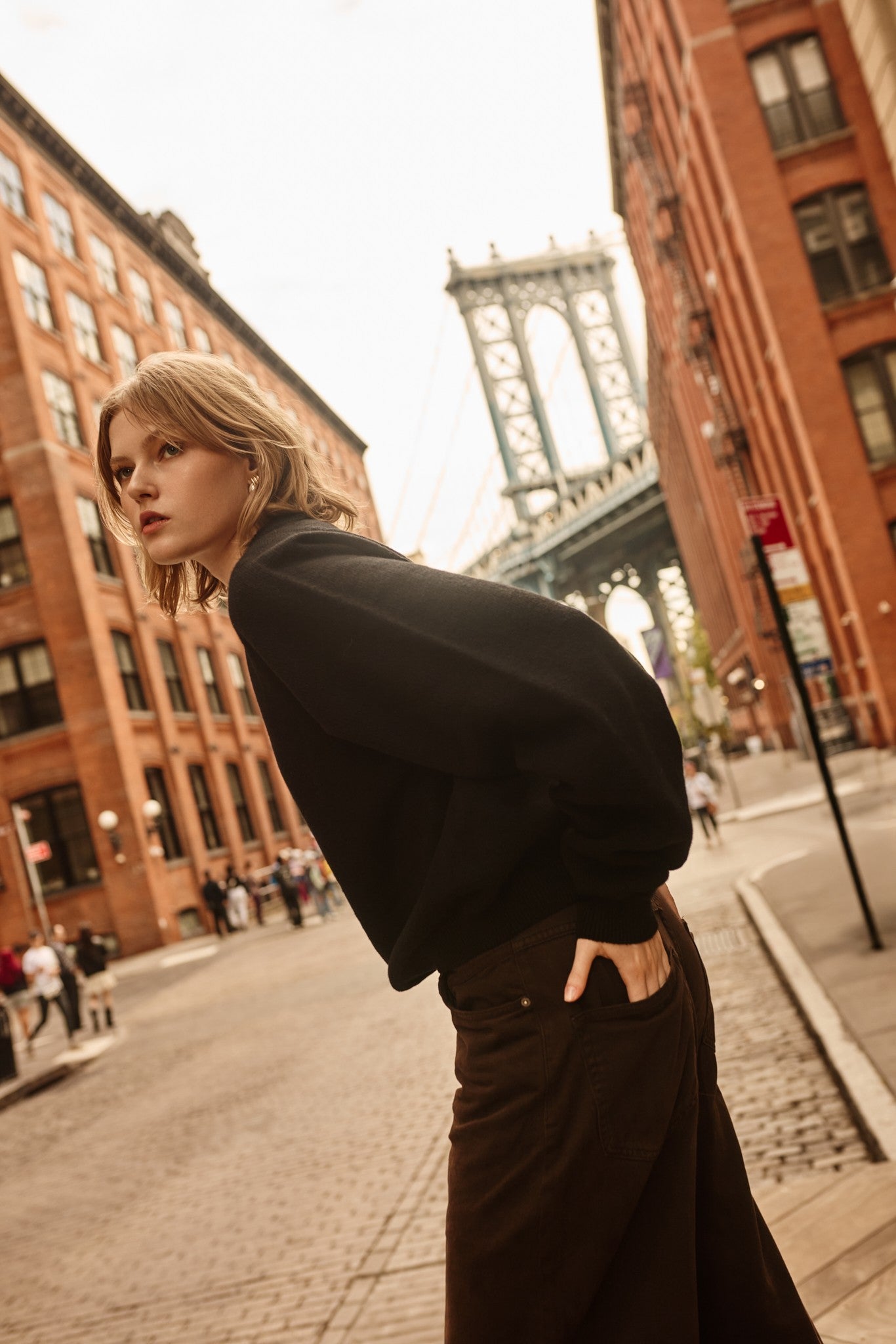 Sweter z wełny merynos czarny - 2