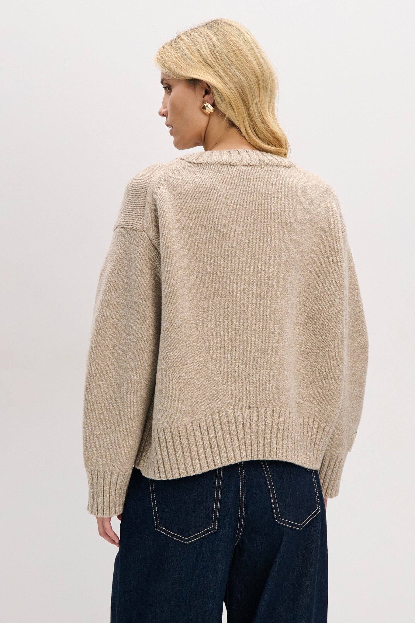 Sweter z wełny merynos o grubym splocie beżowy - 2