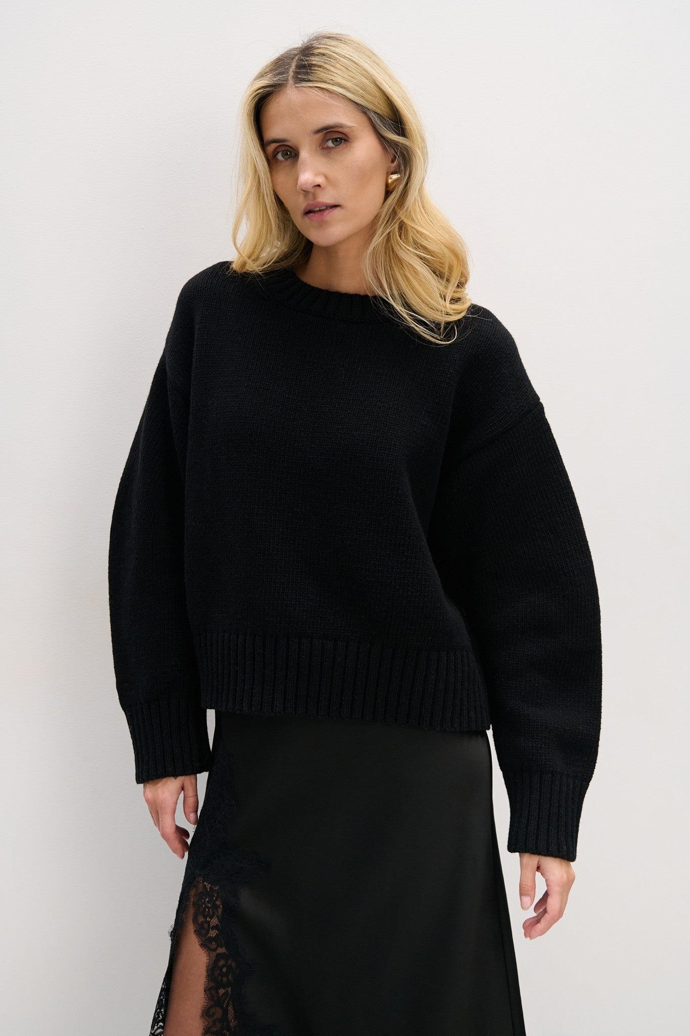 Sweter z wełny merynos o grubym splocie czarny - 4