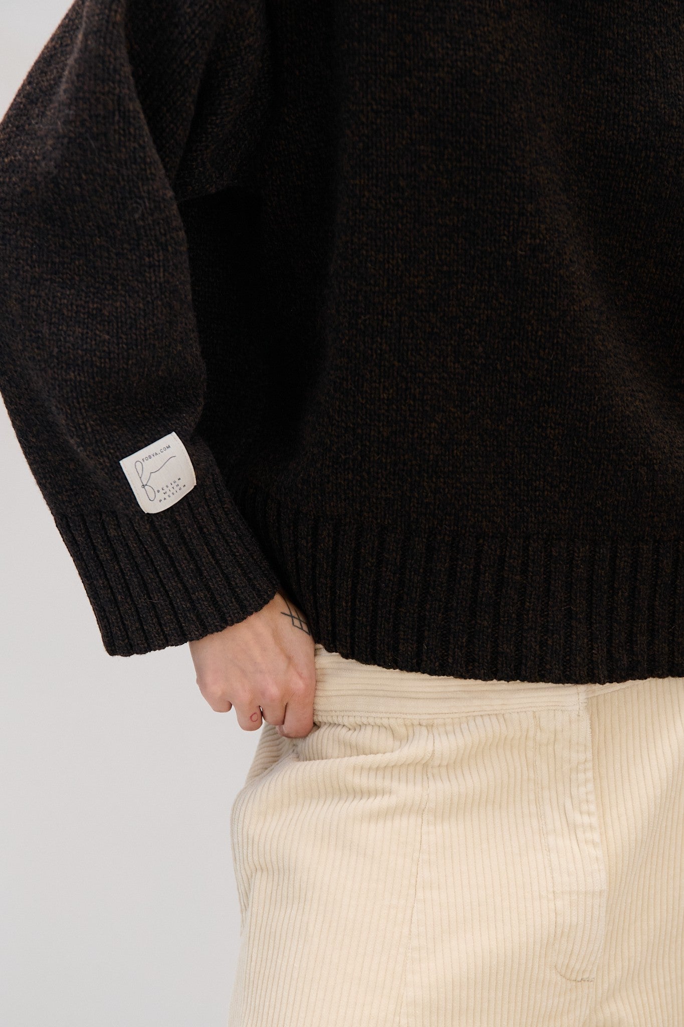 Sweter z wełny merynos o grubym splocie półgolf brązowy - 4