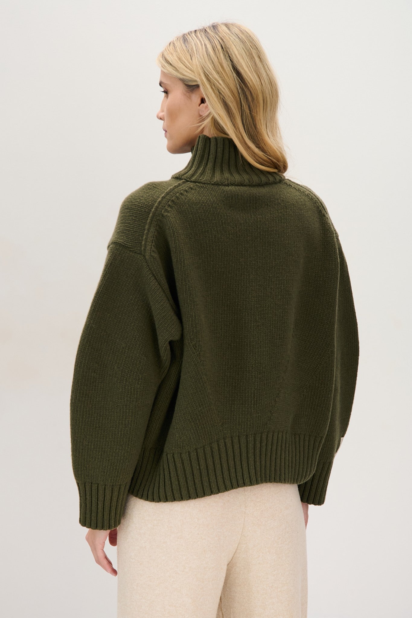 Sweter z wełny merynos o grubym splocie półgolf oliwka oliwkowy - 4