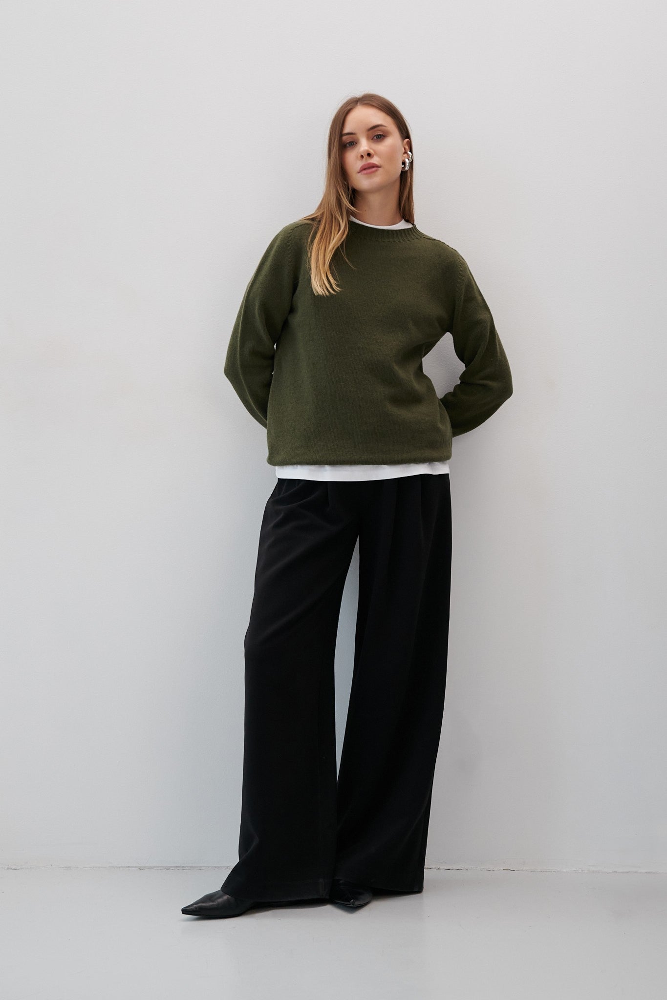 Sweter z wełny merynos oliwka oliwkowy - 2