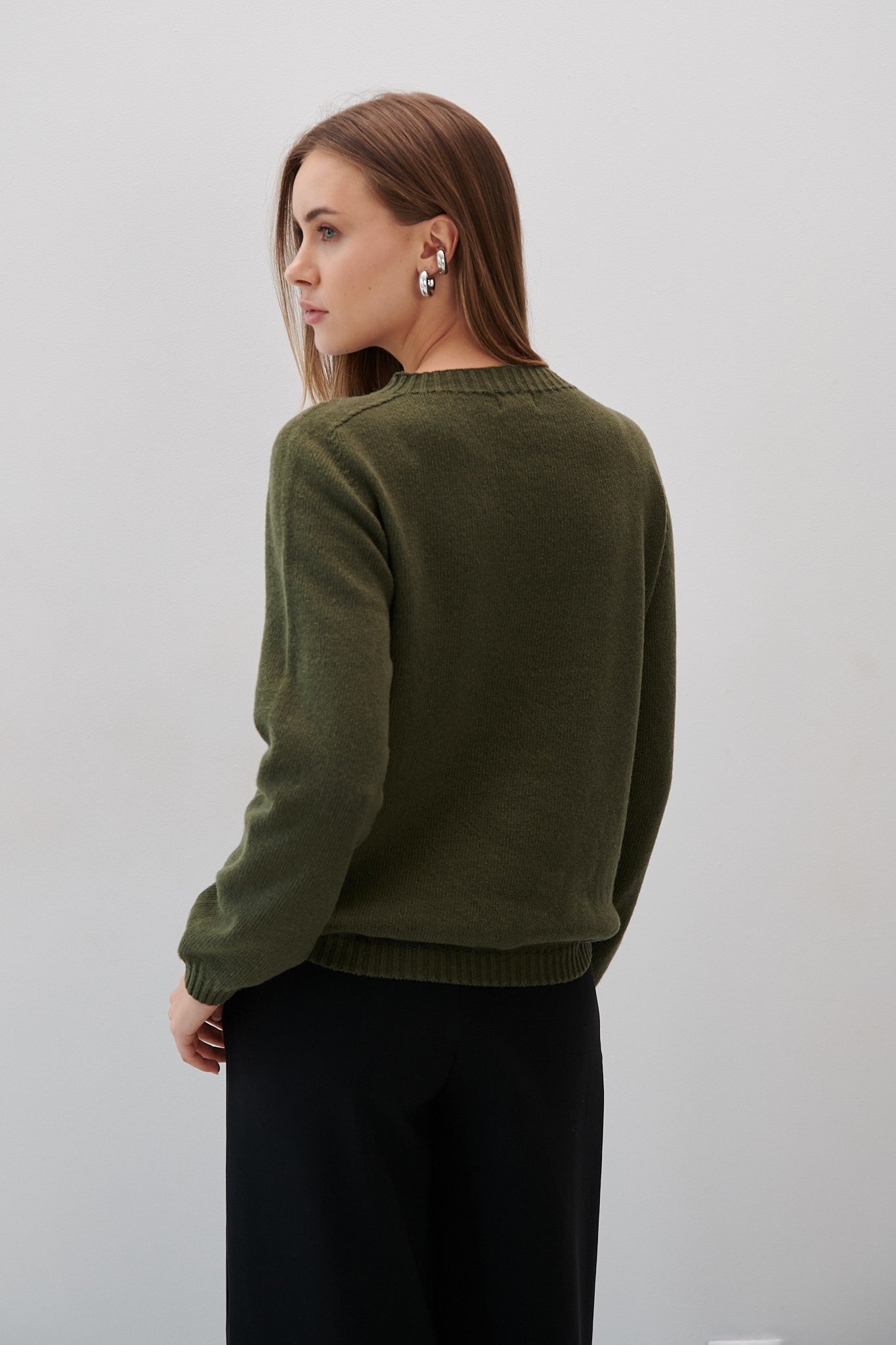 Sweter z wełny merynos oliwka oliwkowy - 4