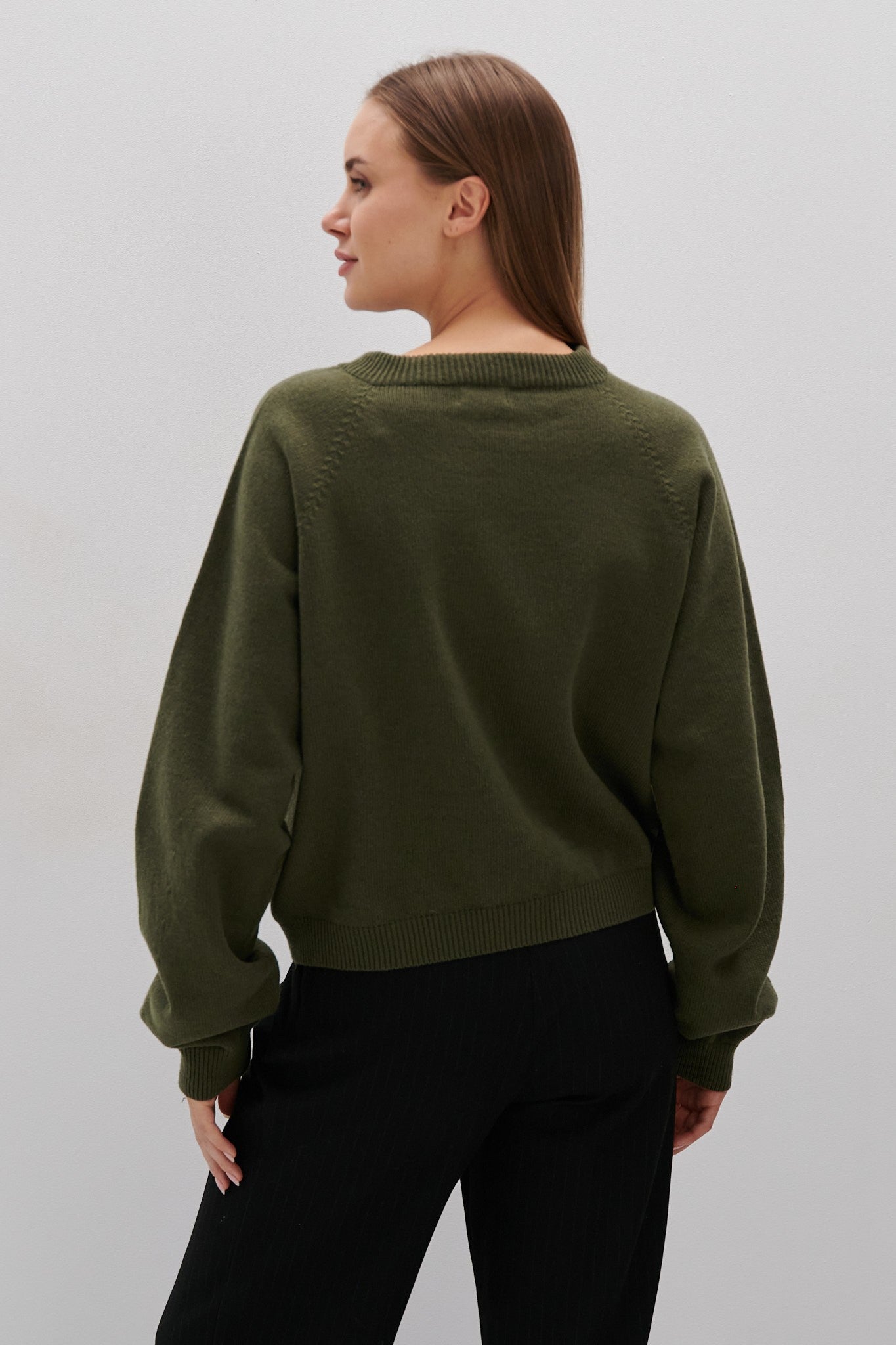 Sweter z wełny merynos oliwka oliwkowy - 4