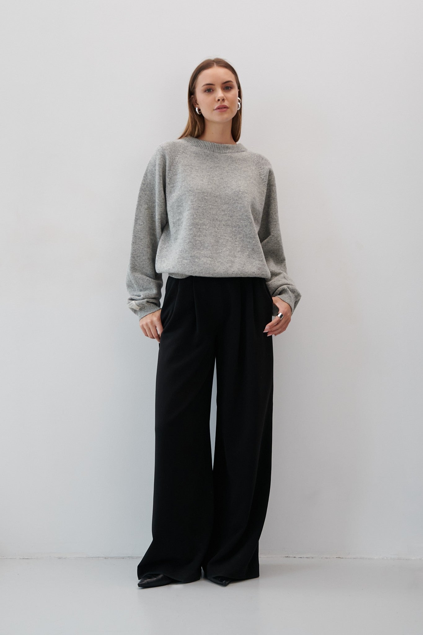 Sweter z wełny merynos szary - 1