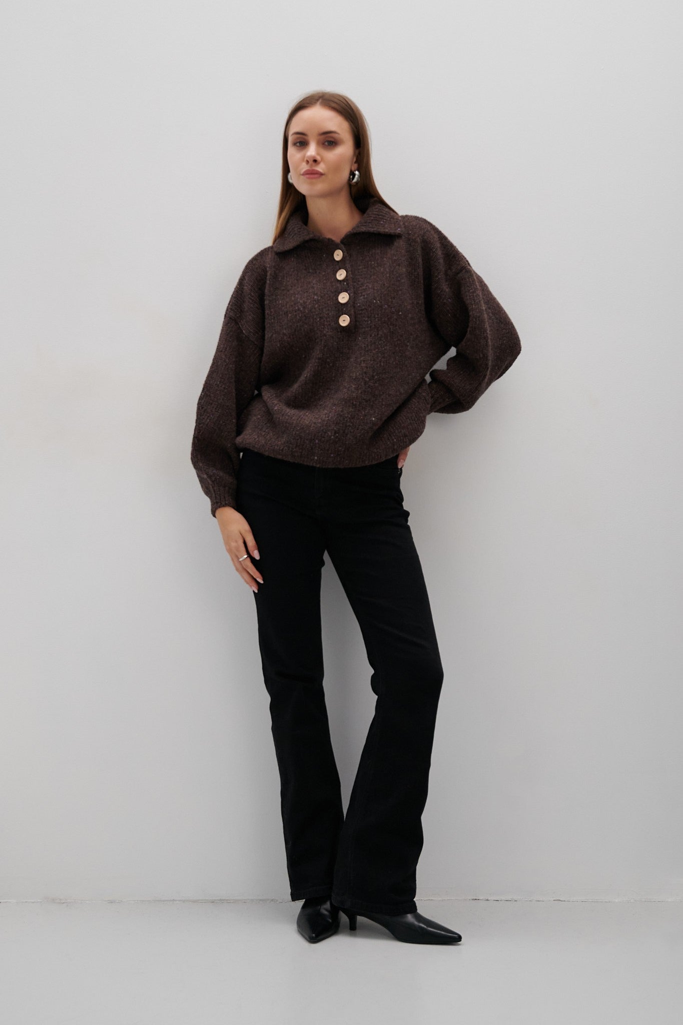 SWETER Z WEŁNY Z KOŁNIERZEM CINNAMON BARK brązowy - 2