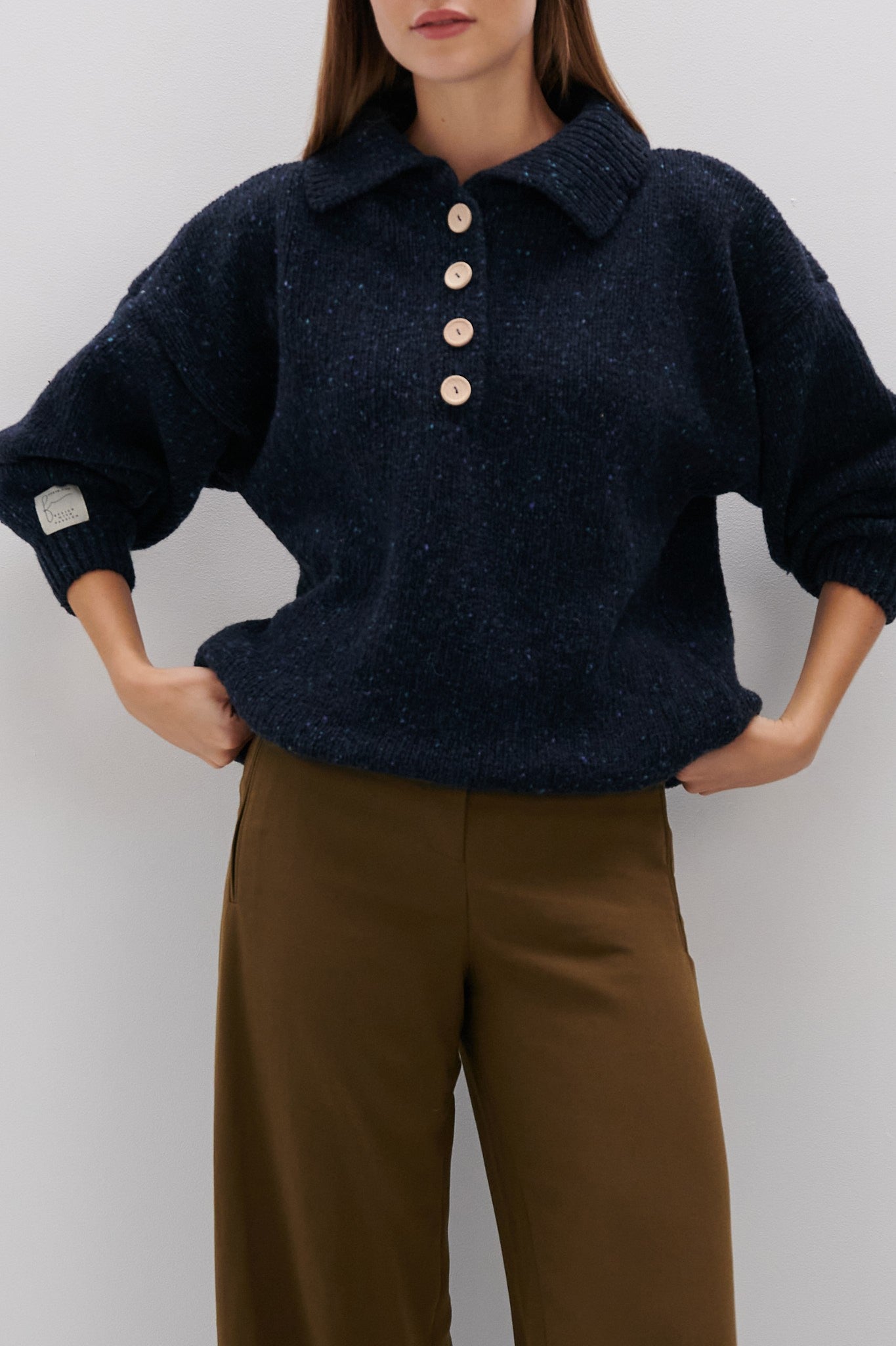 SWETER Z WEŁNY Z KOŁNIERZEM MIDNIGHT SKY granatowy - 2