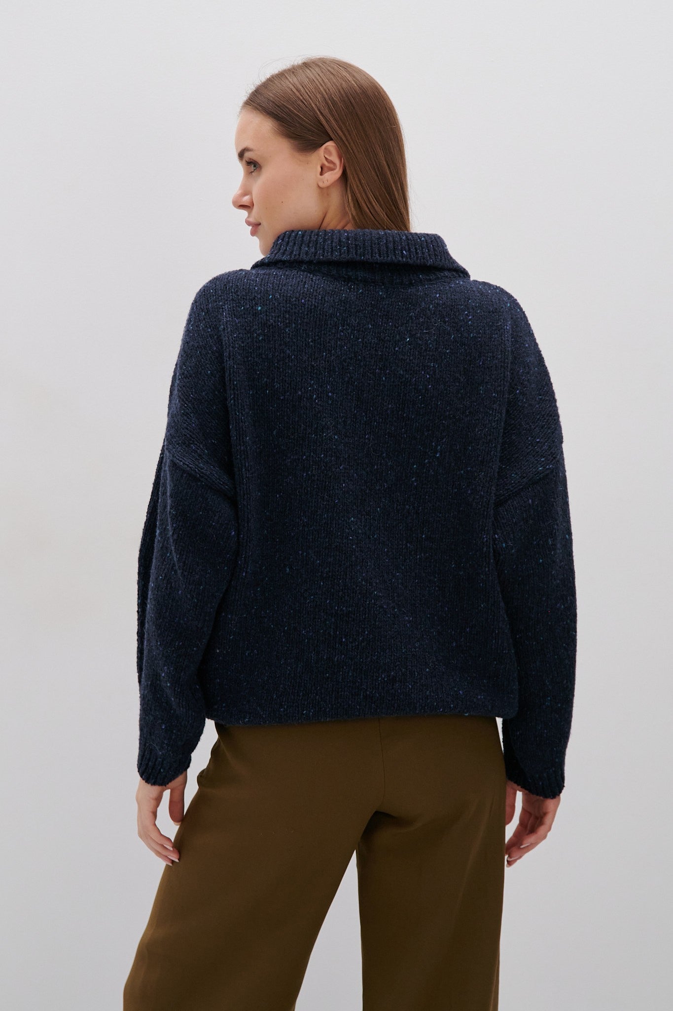 SWETER Z WEŁNY Z KOŁNIERZEM MIDNIGHT SKY granatowy - 4