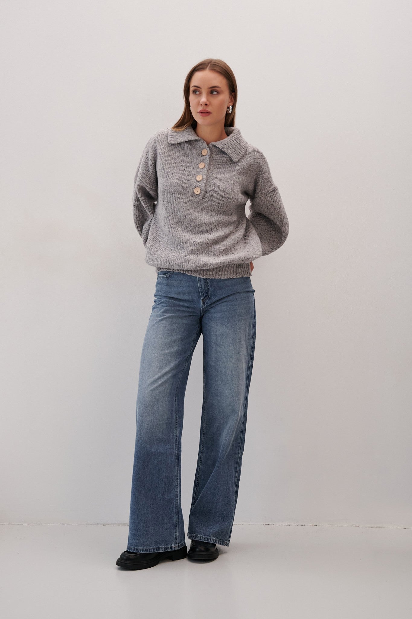 SWETER Z WEŁNY Z KOŁNIERZEM MOON ASH szary - 3