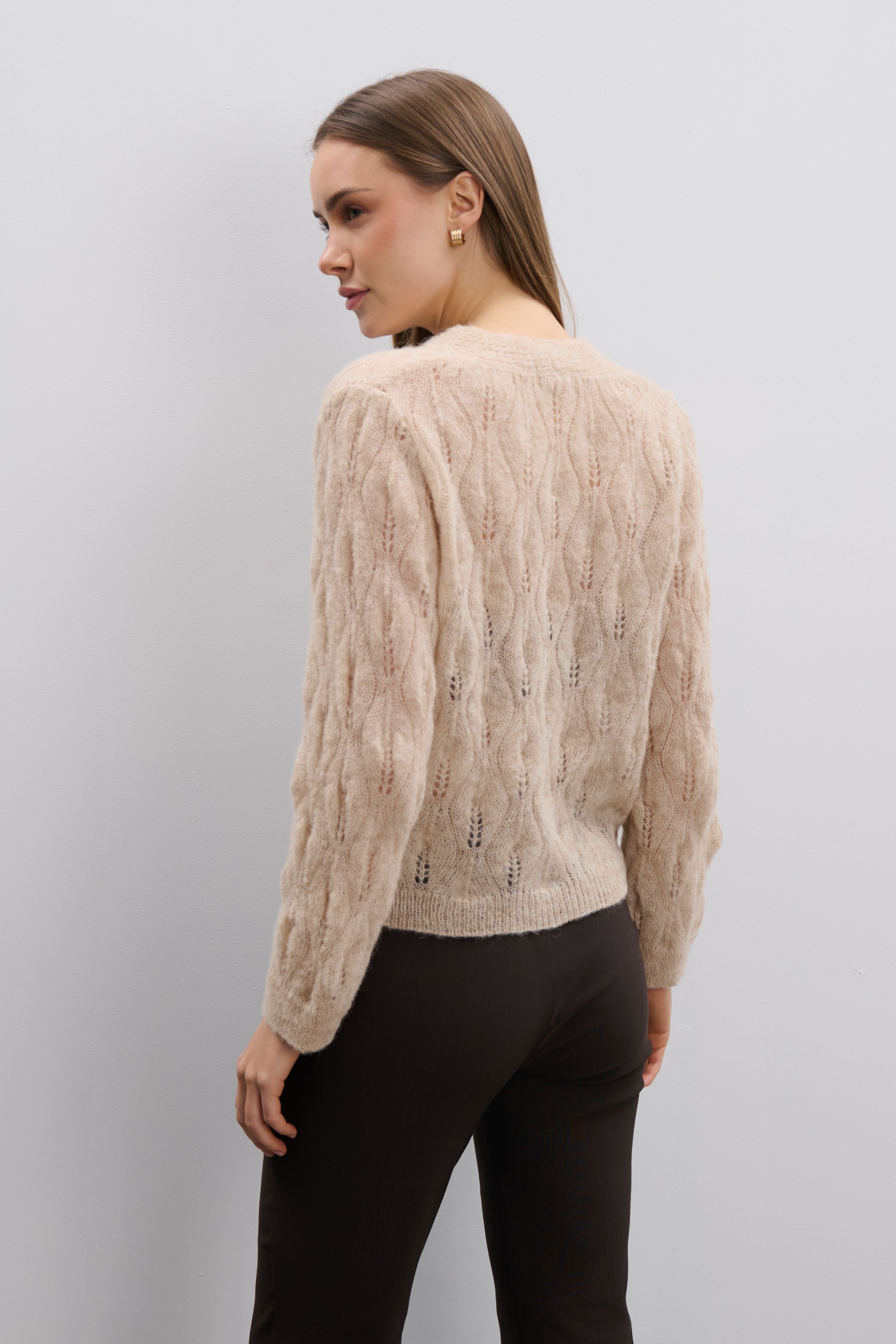 Delikatny kardigan mgiełka z wełny alpaki beżowy