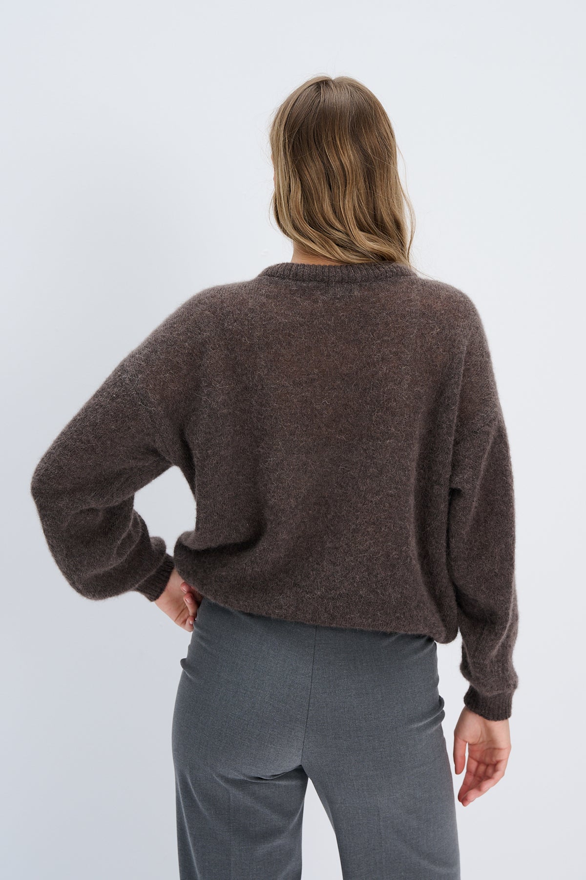 Lekki sweter z wełny alpaki Aura brązowy