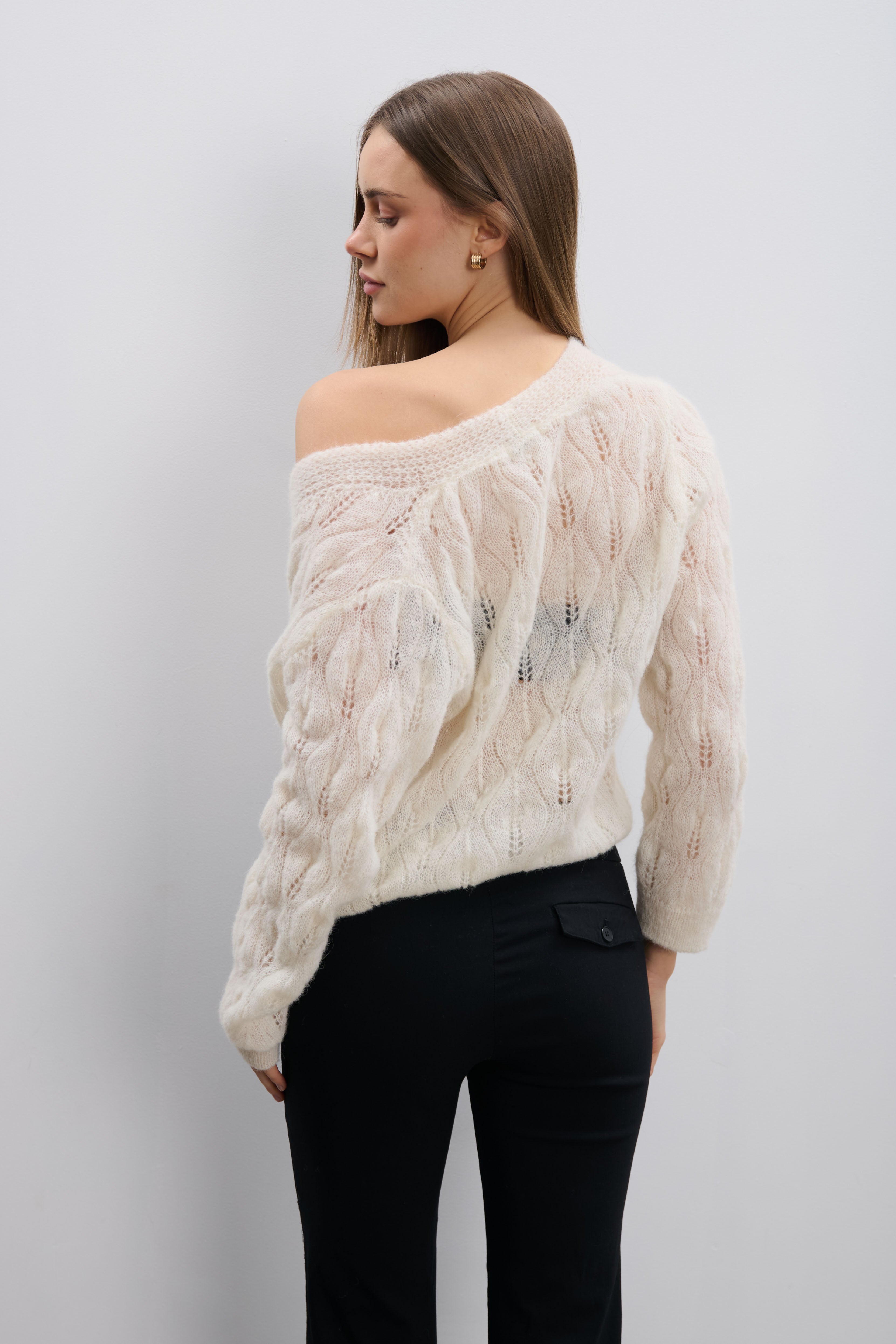 Delikatny kardigan mgiełka z wełny alpaki ecru