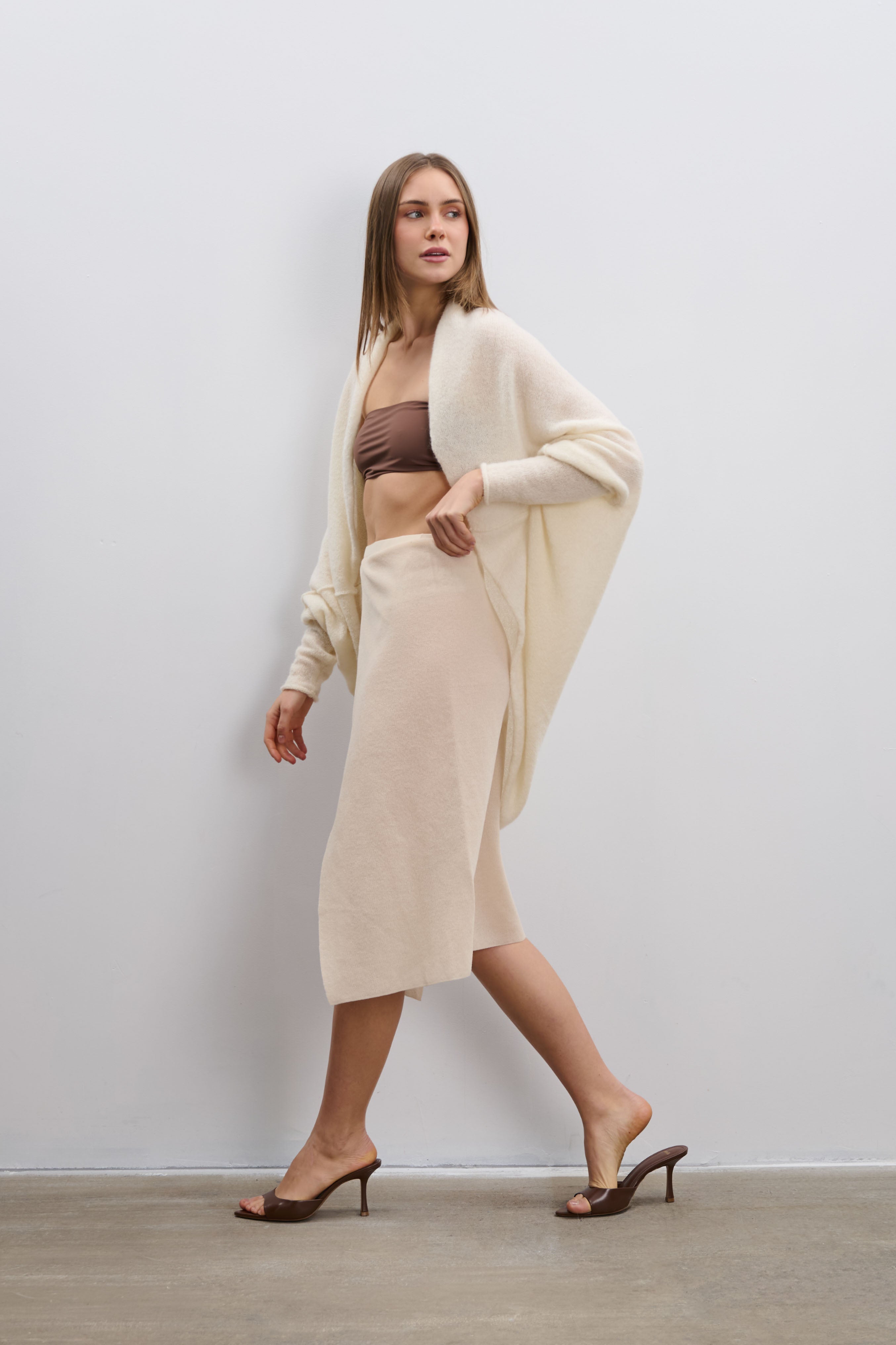 Delikatny, elegancki kardigan z jedwabiu ecru