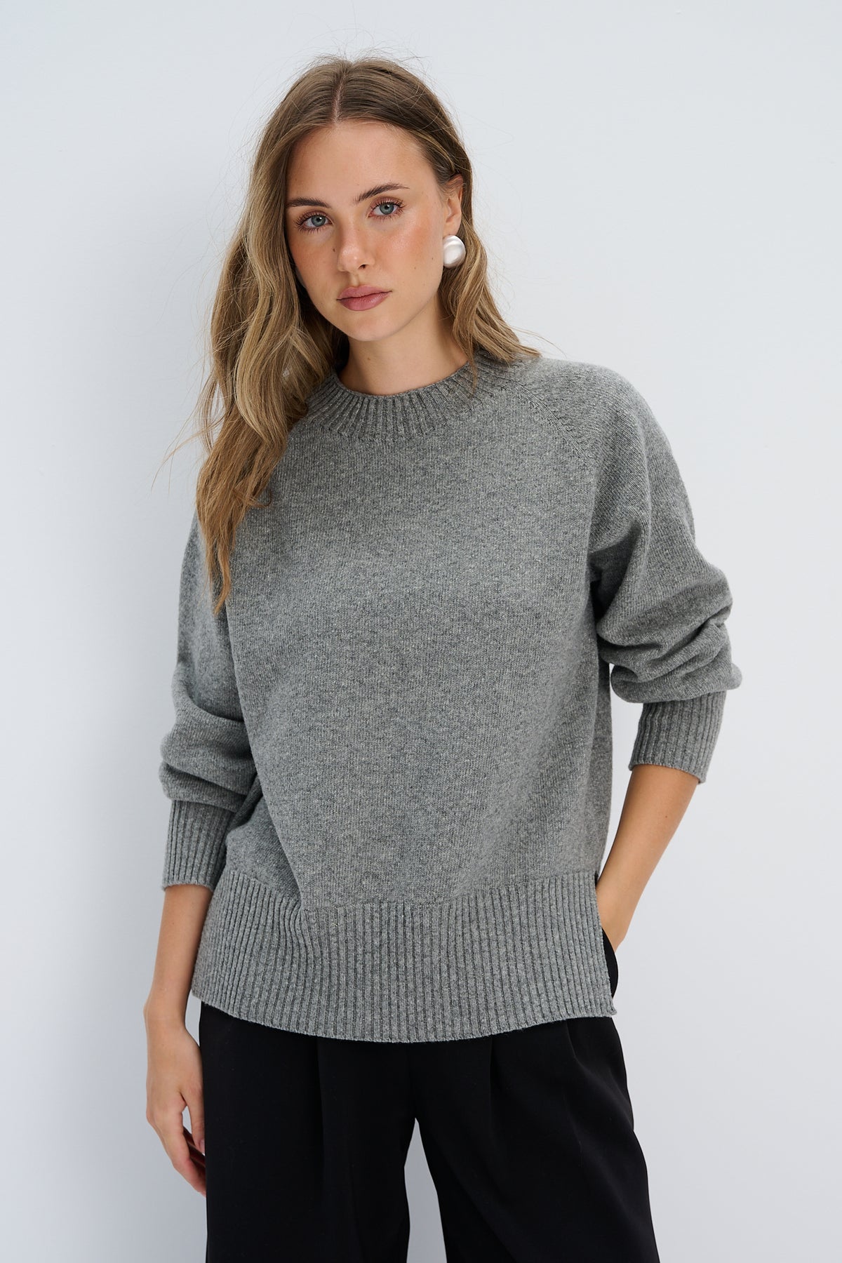 Sweter z wełny merynos Mellow szary