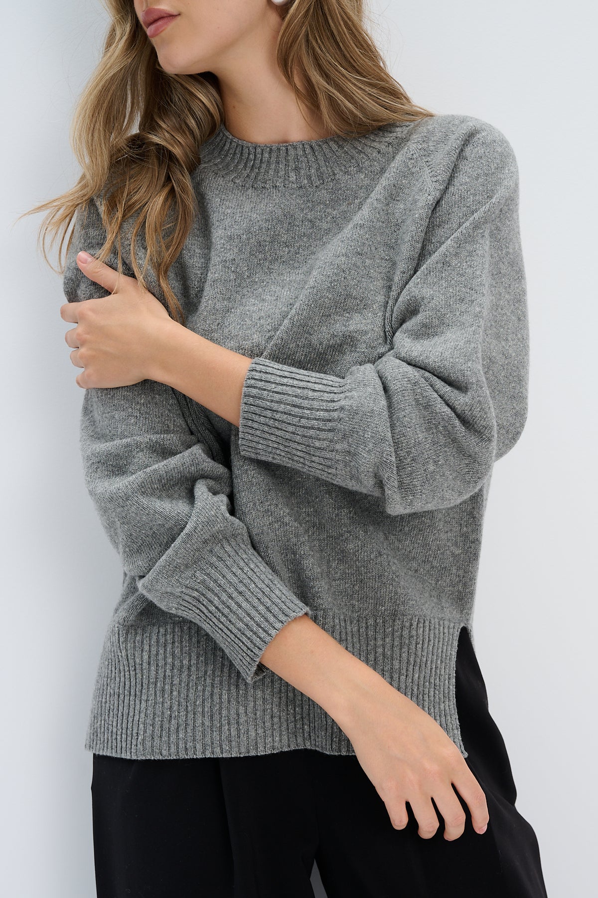 Sweter z wełny merynos Mellow szary