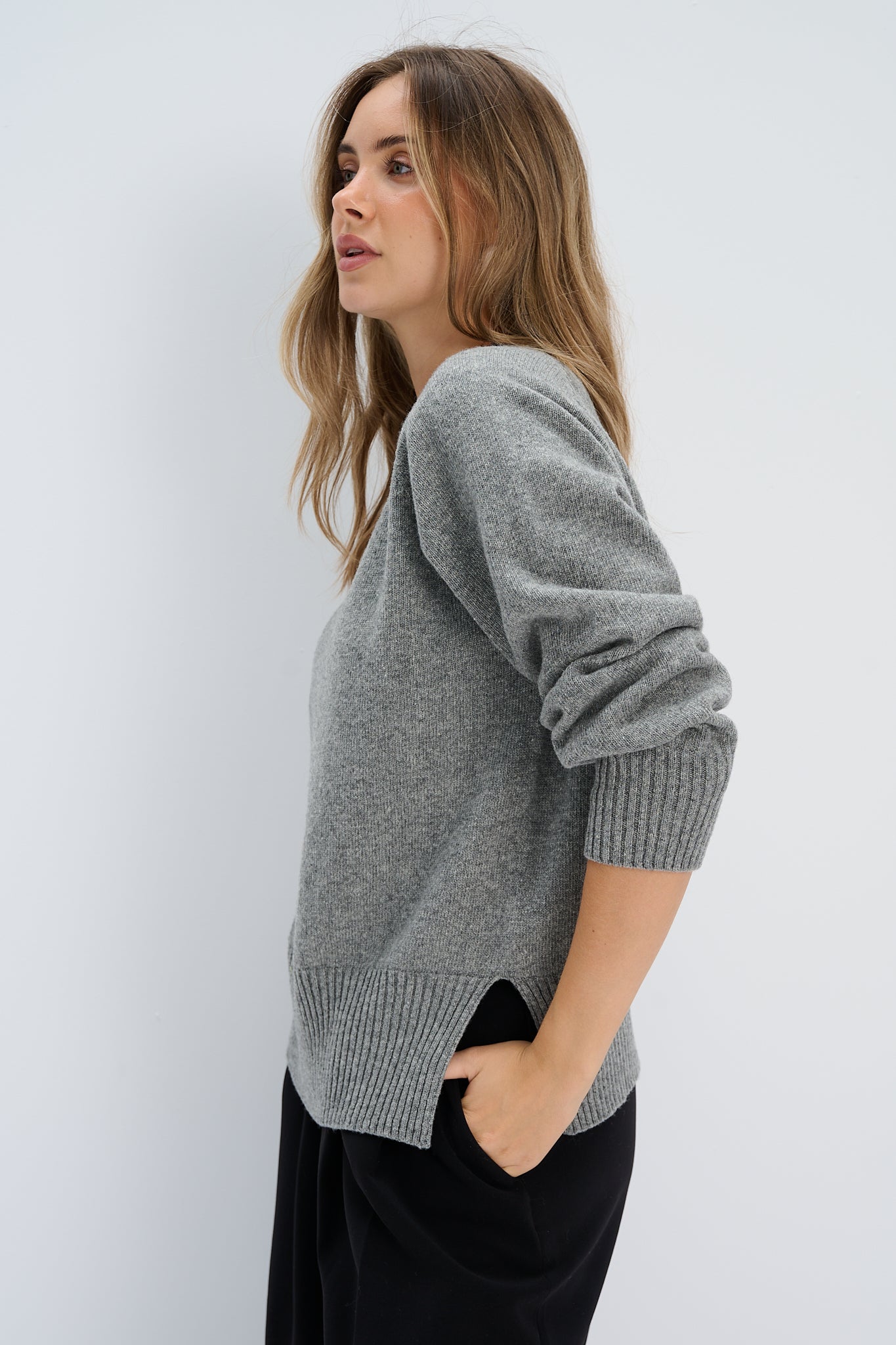 Sweter z wełny merynos Mellow szary