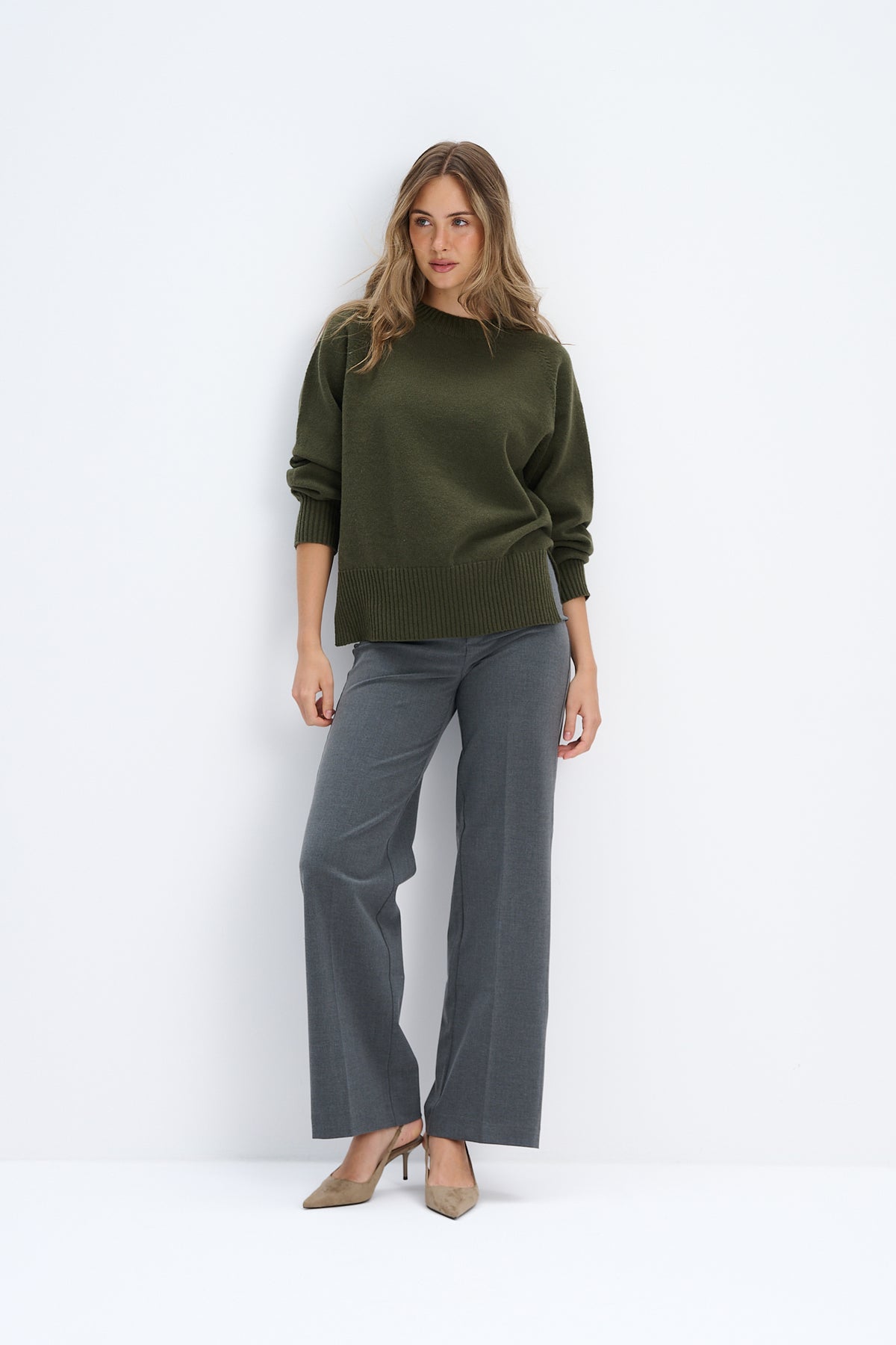 Sweter z wełny merynos Mellow oliwka