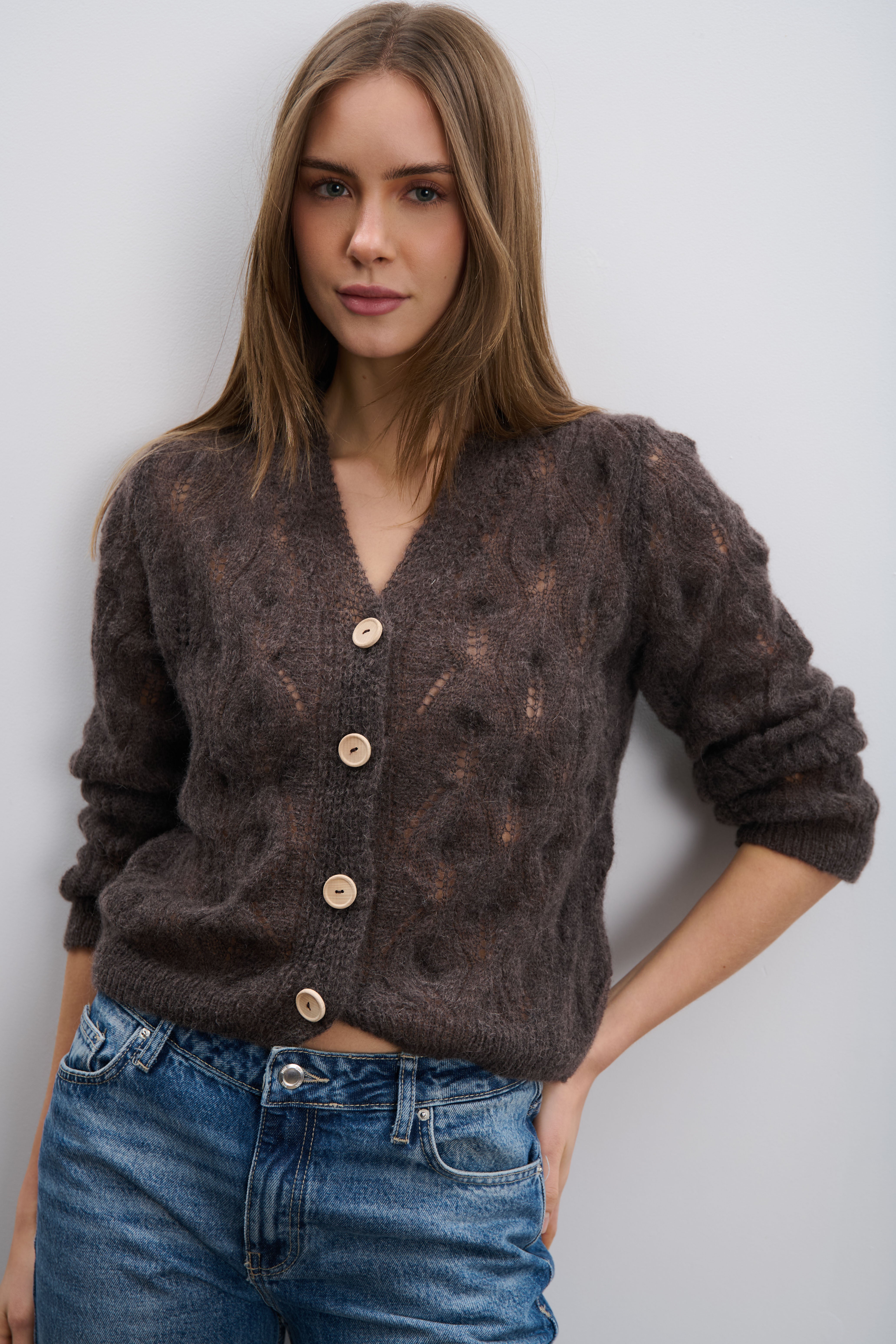 Delikatny kardigan mgiełka z wełny alpaki brązowy