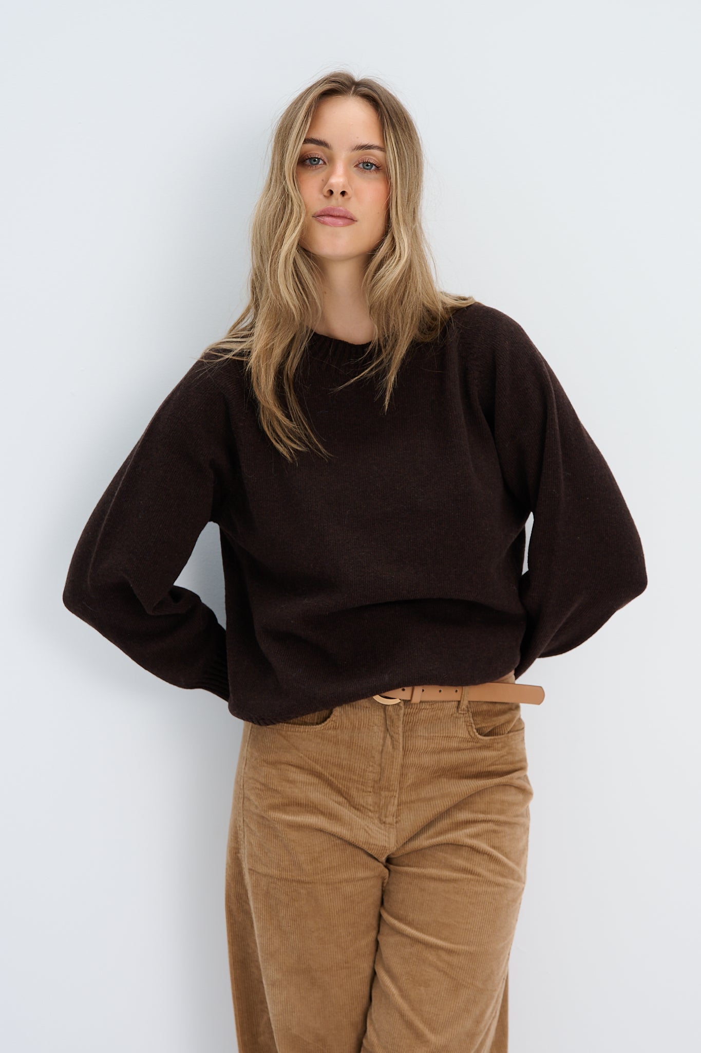 Sweter z wełny merynos Mellow brązowy