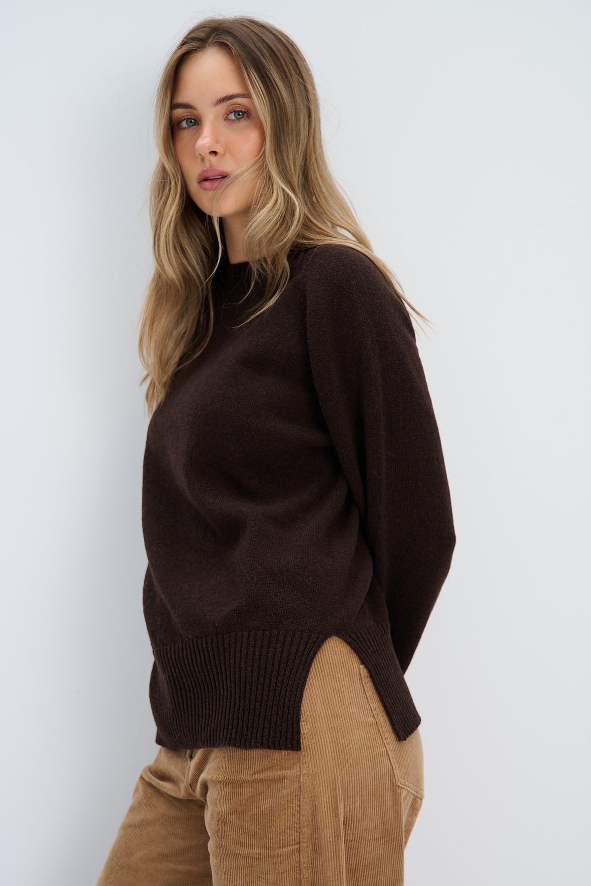 Sweter z wełny merynos Mellow brązowy