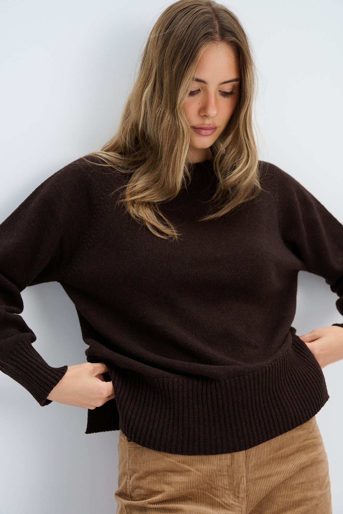 Sweter z wełny merynos Mellow brązowy