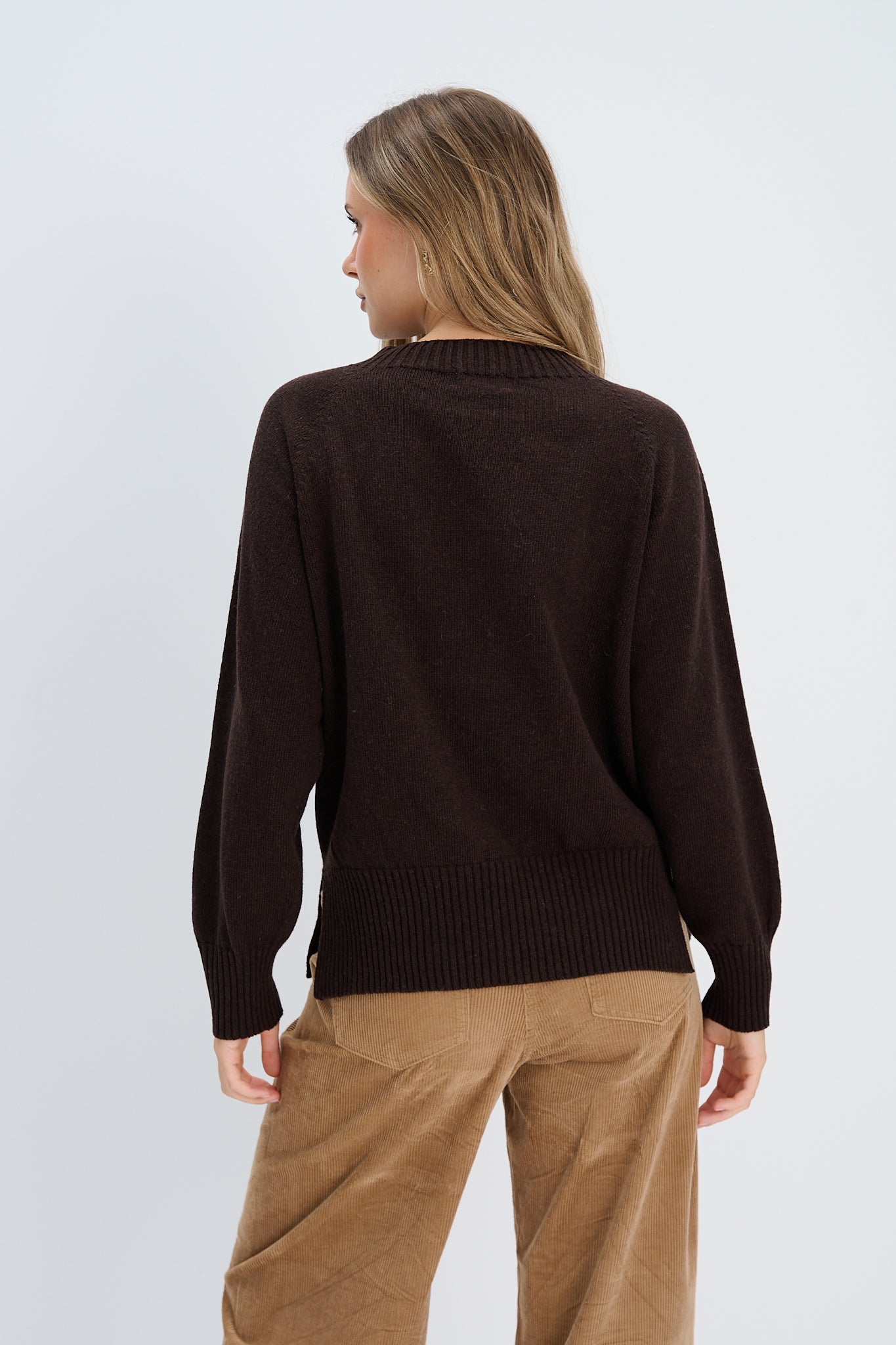 Sweter z wełny merynos Mellow brązowy